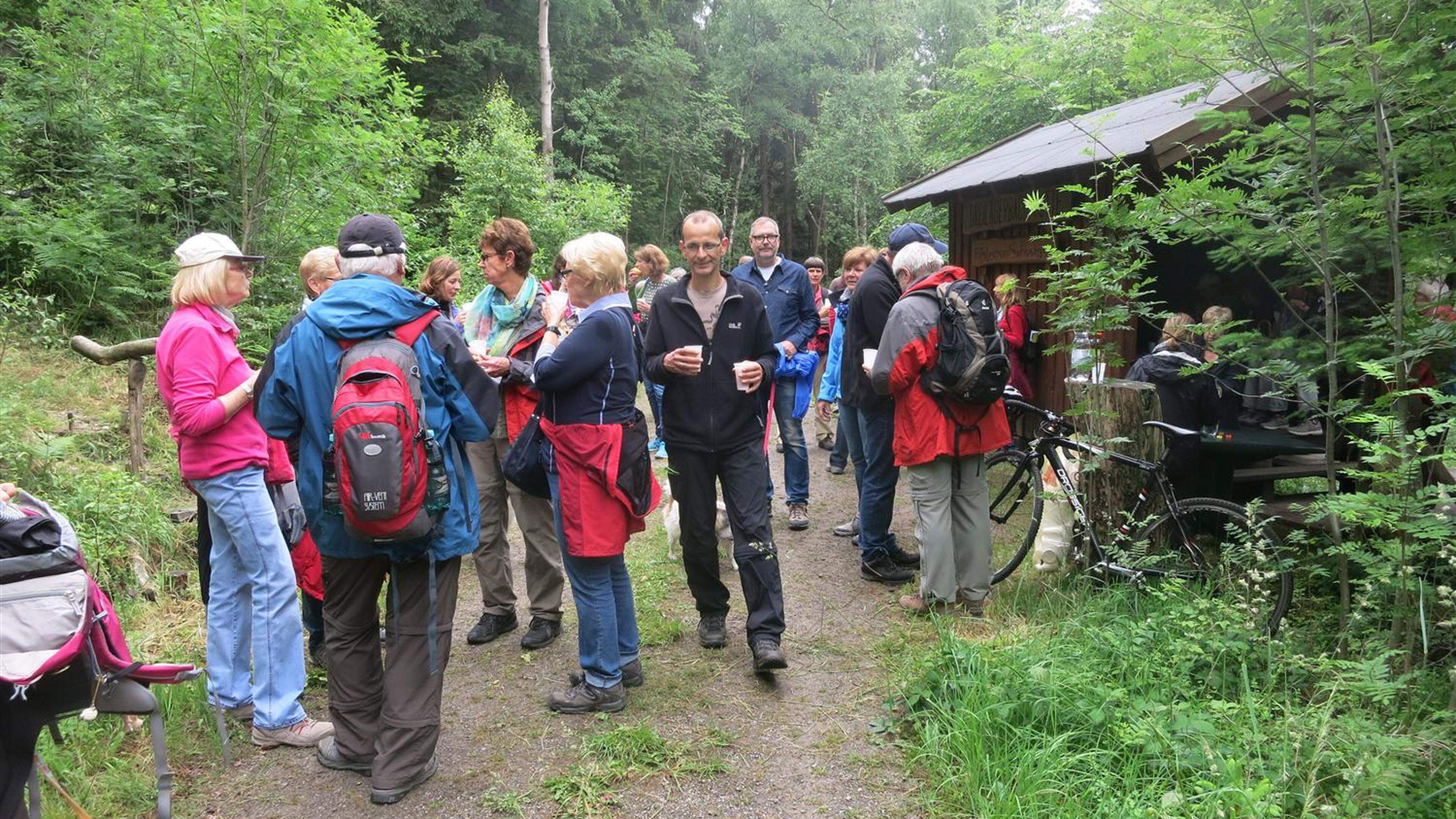 800 Wanderer genießen die waldreiche Landschaft der Gemeinde Roetgen