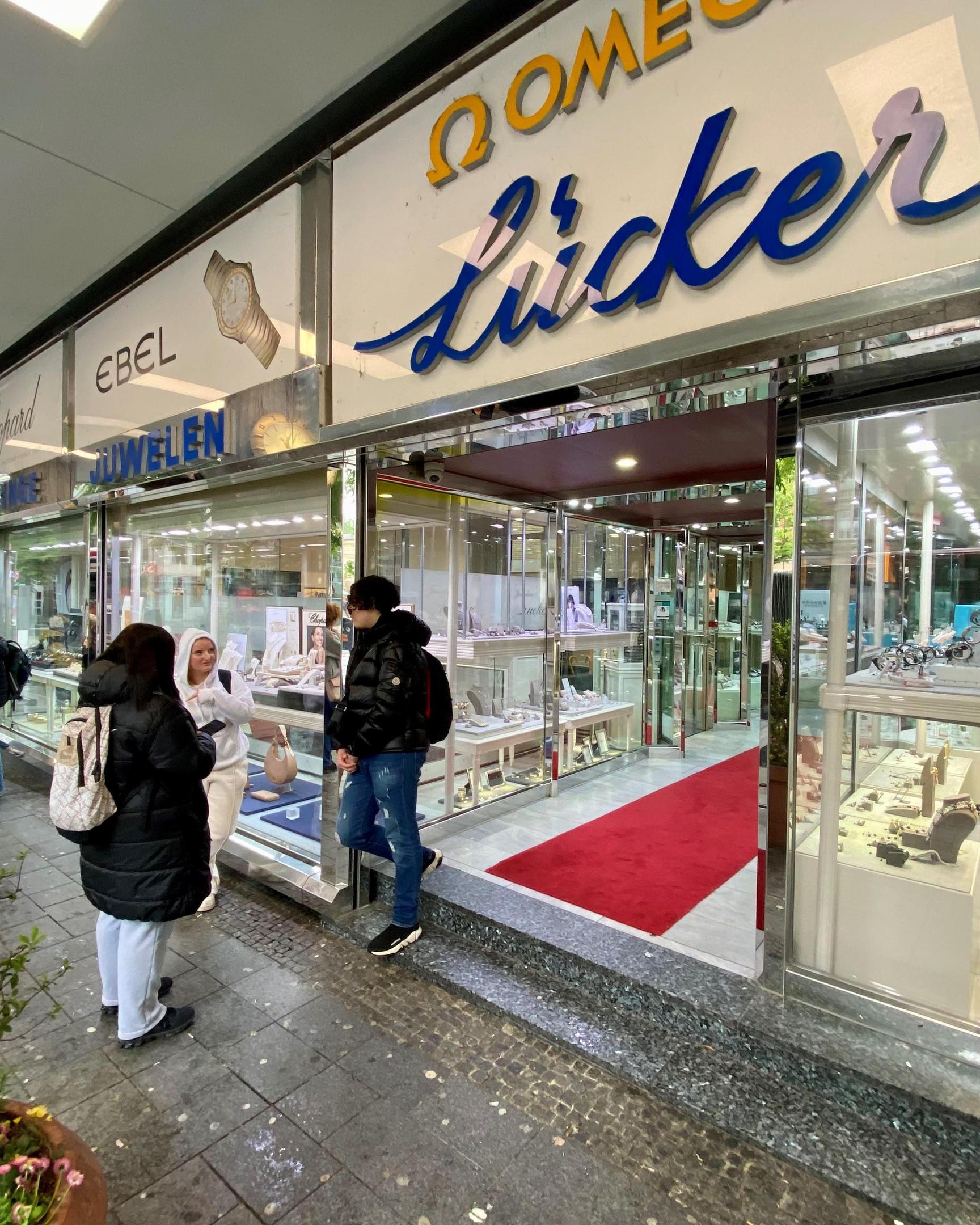 Prominente Adresse: Seit vielen Jahrzehnten ist Juwelier Lücker am Elisenbrunnen in Aachen beheimatet.
