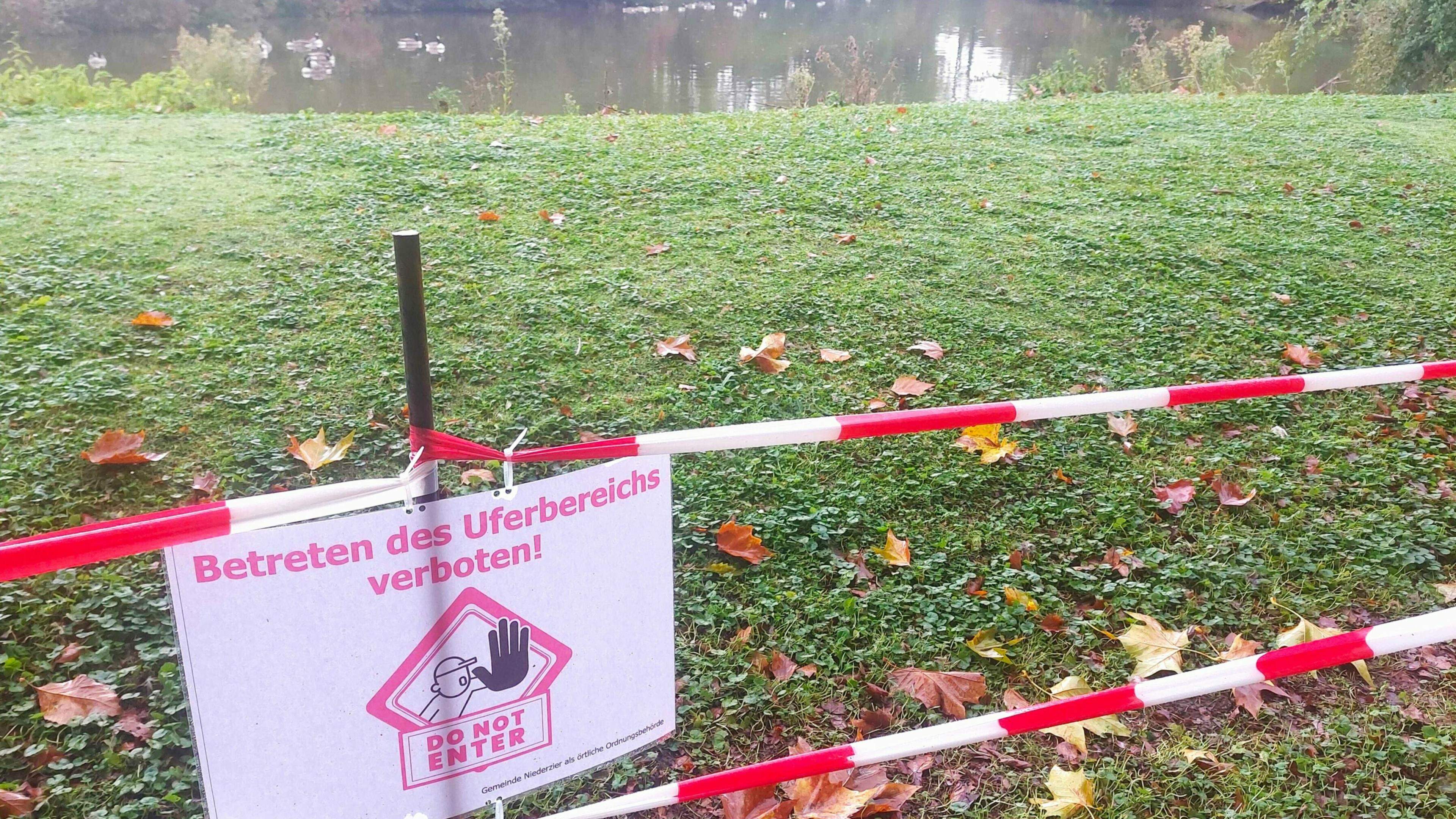Der zum Tummelplatz von Wildgänsen gewordene Teich im Niederzierer Freizeitpark bleibt vorerst abgesperrt. Über die Zukunft des vermoderten Gewässers soll die Politik im Frühjahr entscheiden.