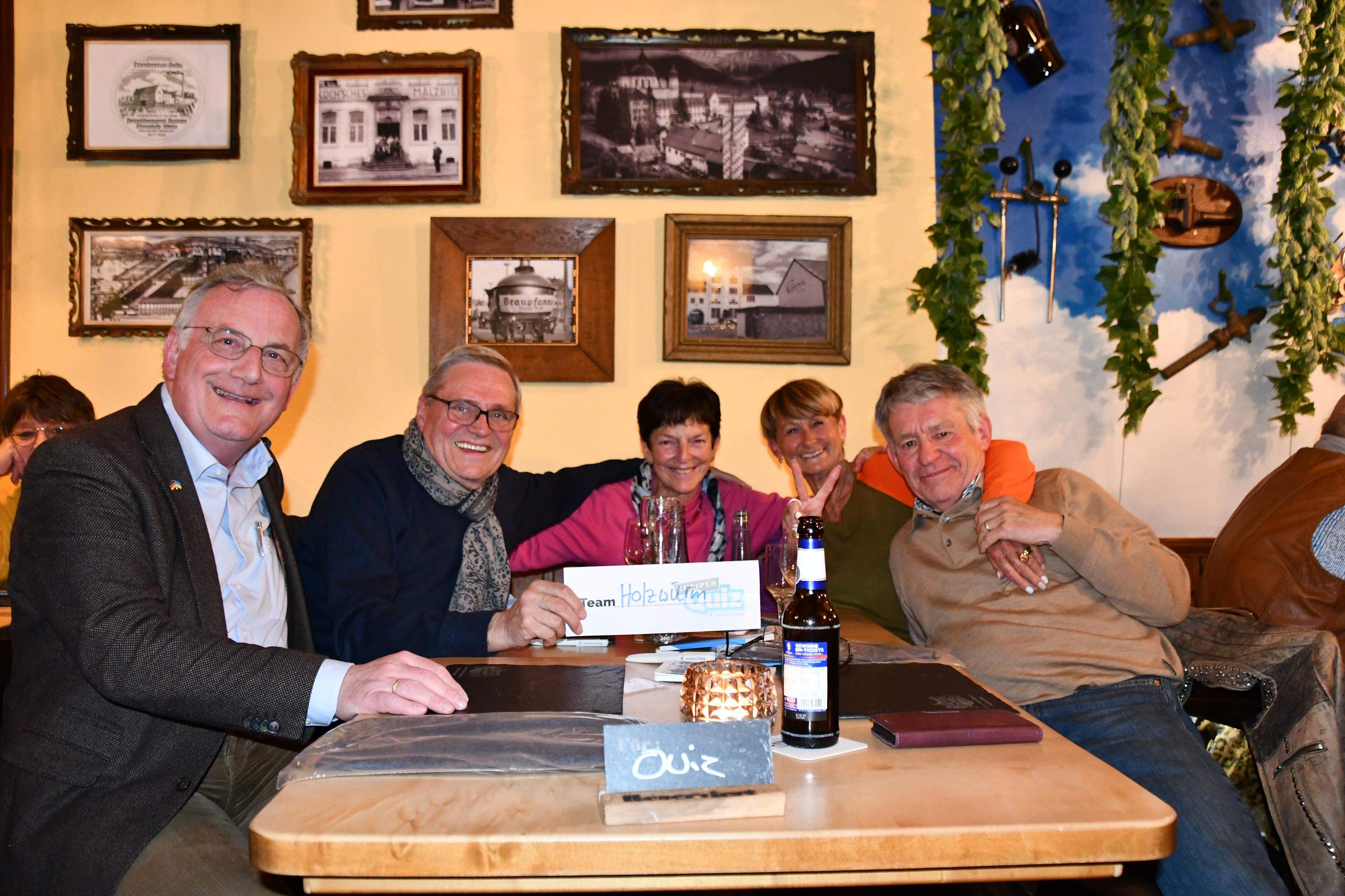 Eine glückliche Zufallsbekanntschaft: Paul Larue, ehemaliger Bürgermeister Dürens, Heinz und Carmen Herten und Rosy und Elmar Körner. (von links nach rechts)