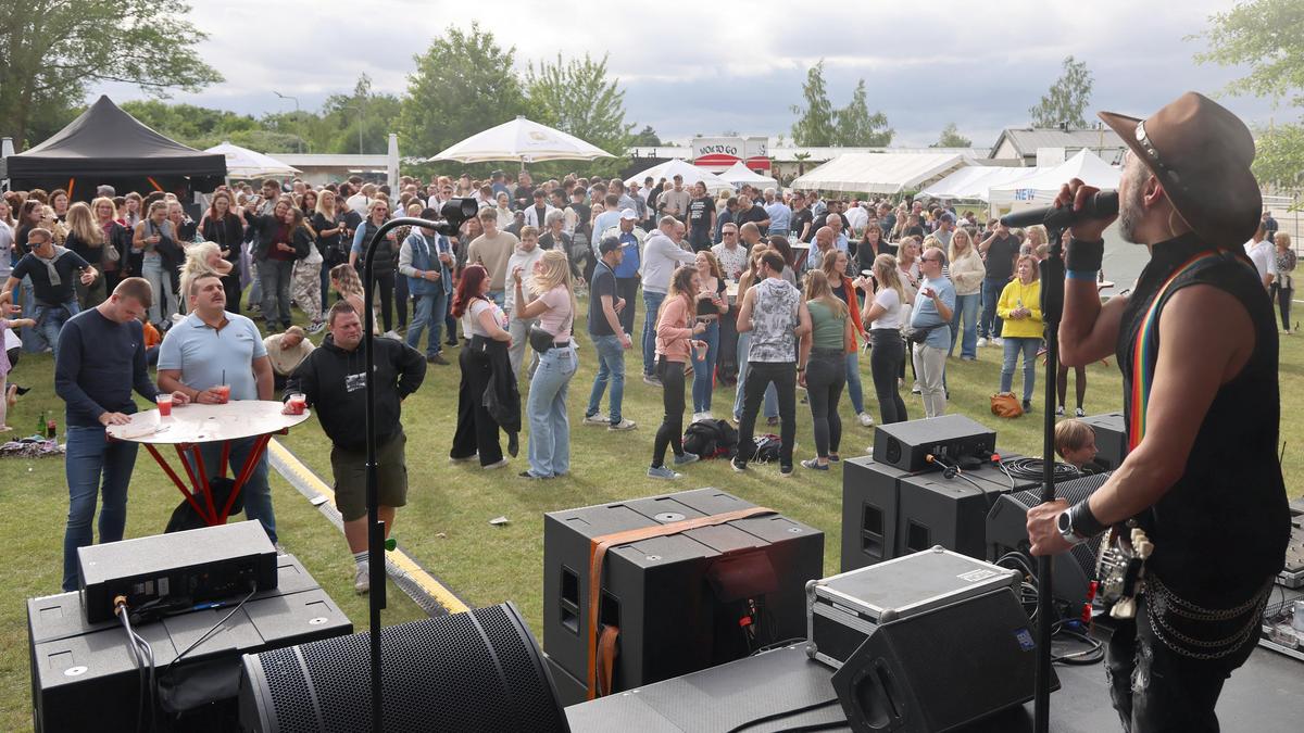 Gef-hl-wie-im-Urlaub-beim-Effelder-Spargelfest