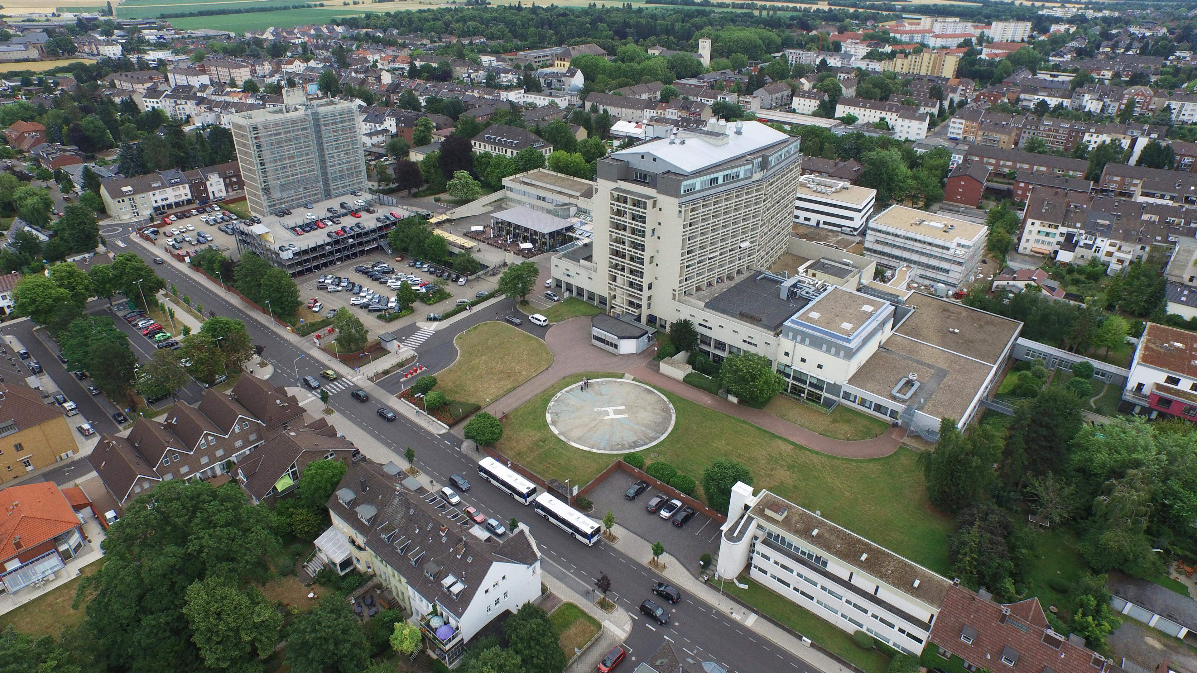Das Krankenhaus ist die größte Klinik auf der Achse zwischen Aachen und Köln und soll einen neuen Träger bekommen: die Artemed-Gruppe aus Tutzing bei München.
