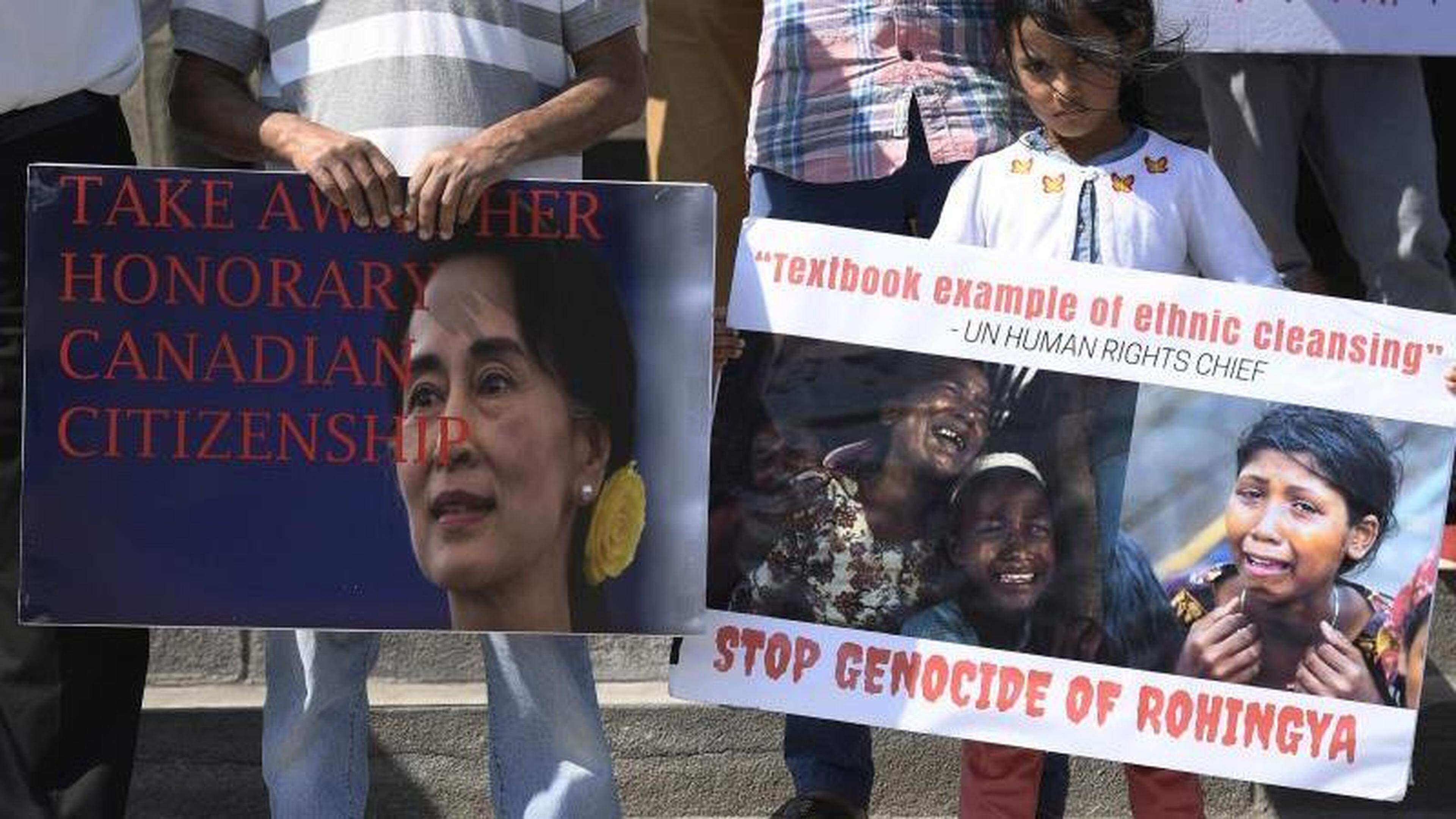 Protest in Kanada: Demonstranten mit dem Konterfei von Myanmars Regierungschefin Aung San Suu Kyi und der Forderung, ihr die ehrenhalber verliehene kanadische Staatsbürgerschaft wieder abzuerkennen.
