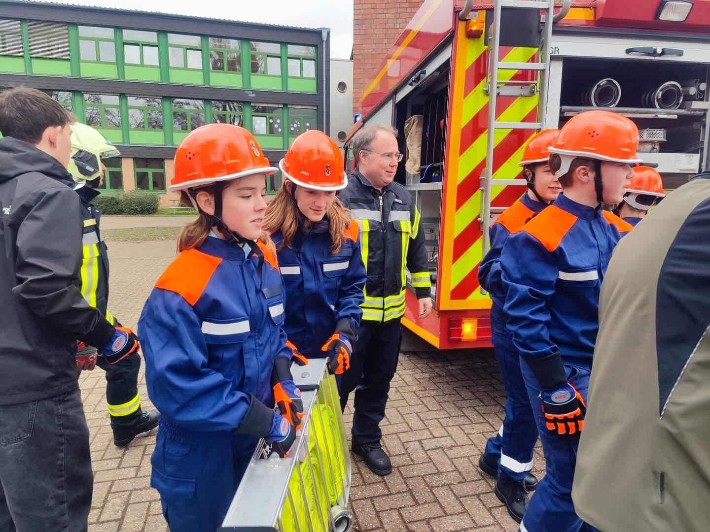 Jugendfeuerwehr am SGH: Beliebter Kurs für Teamarbeit und Verantwortung ...