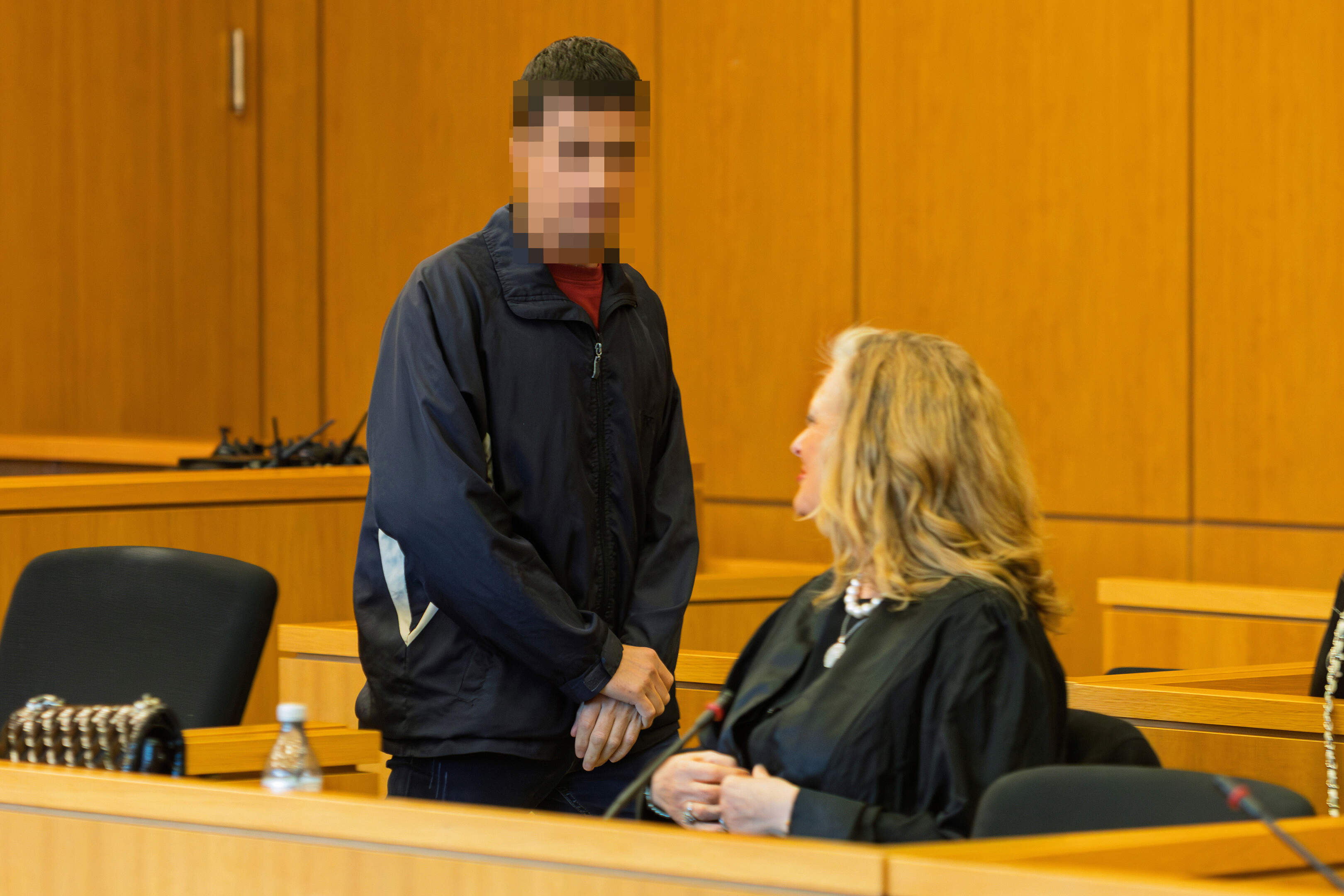 Hat gestanden: Der Angeklagte Ahmad I., hier mit seiner Rechtsanwältin Dr. Susanne Fischer aus Aachen.