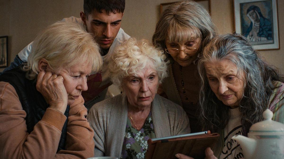 Ein-paar-golden-Girls-und-ein-schwuler-Boy