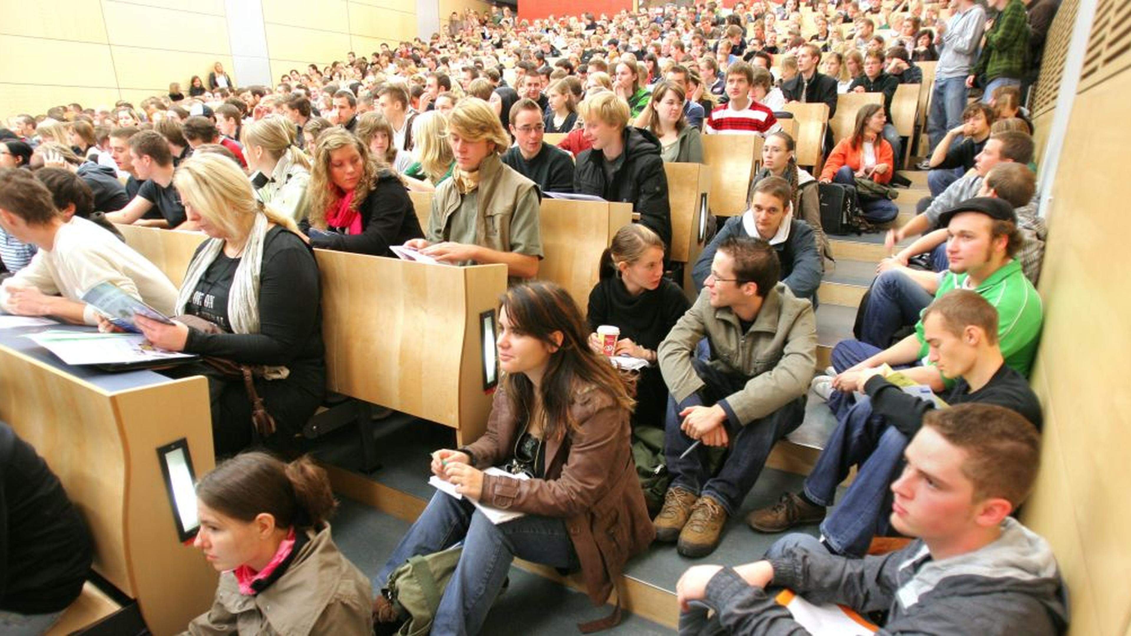 Bund Und Länder: Mit Hochschulpakt Erstsemester-Nachfrage Abgedeckt ...