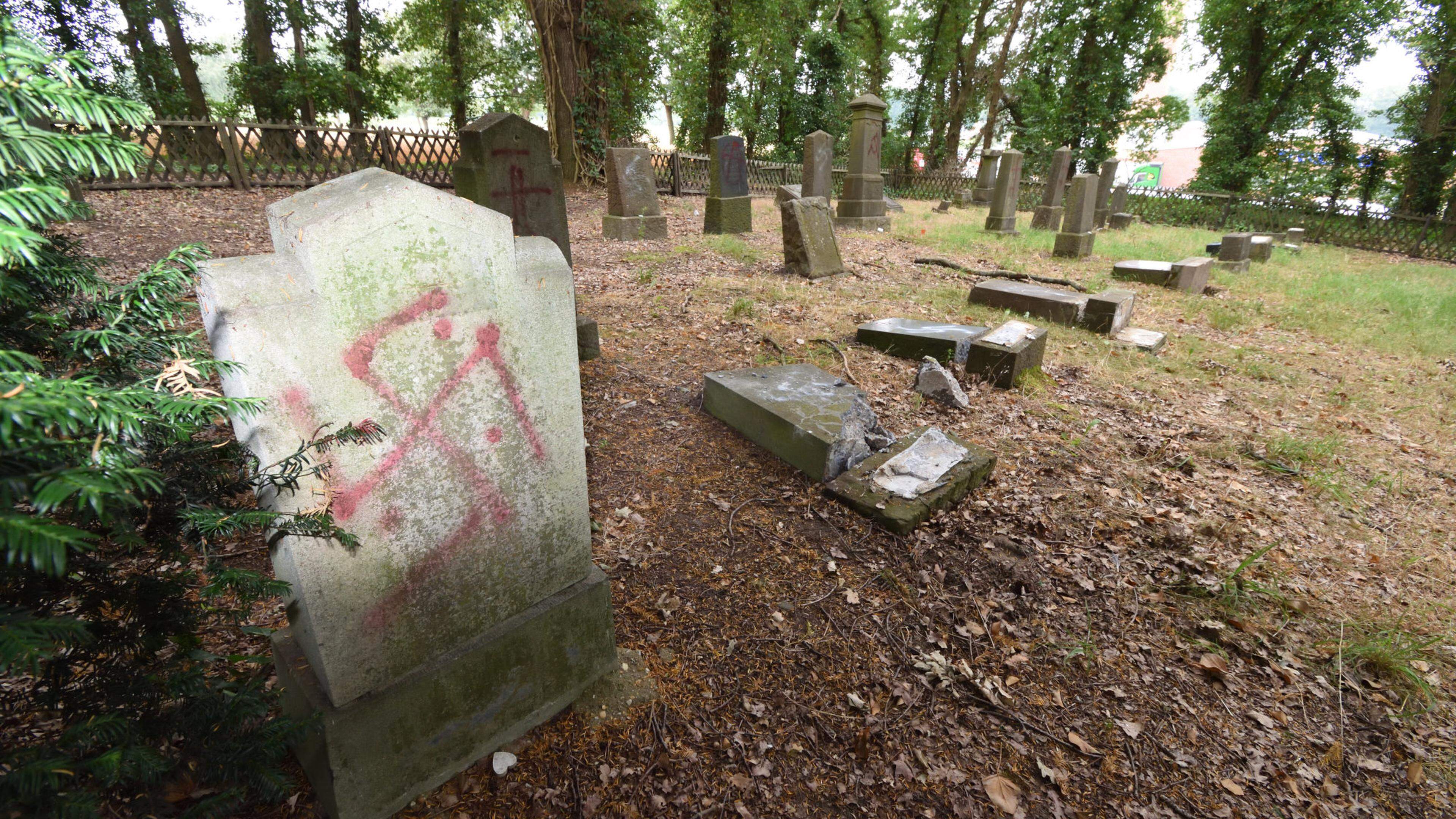 Jüdischer Friedhof in Gangelt geschändet | Aachener Zeitung