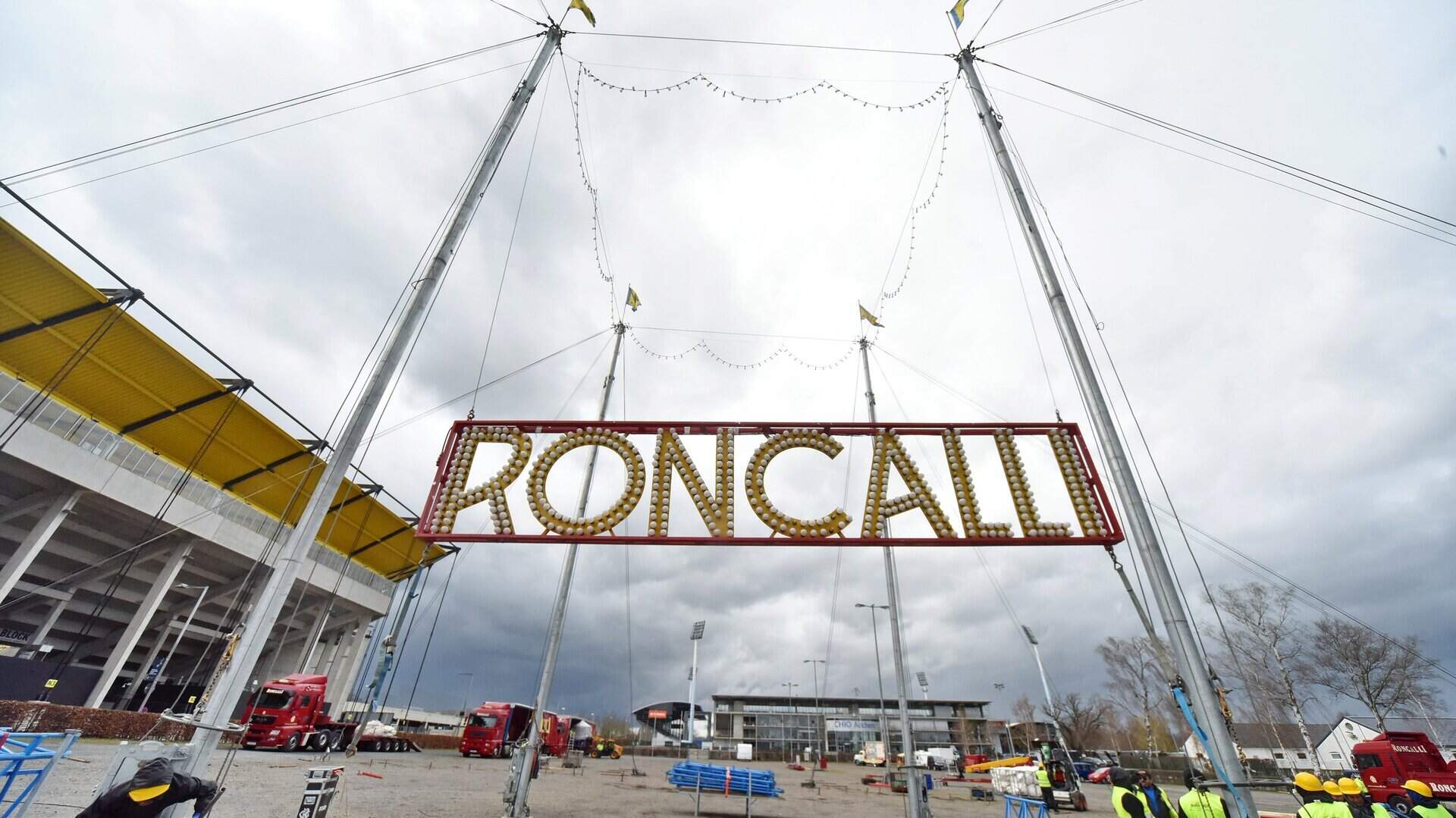 Circus Roncalli erobert den Platz auf dem windigen CHIO-Gelände ...