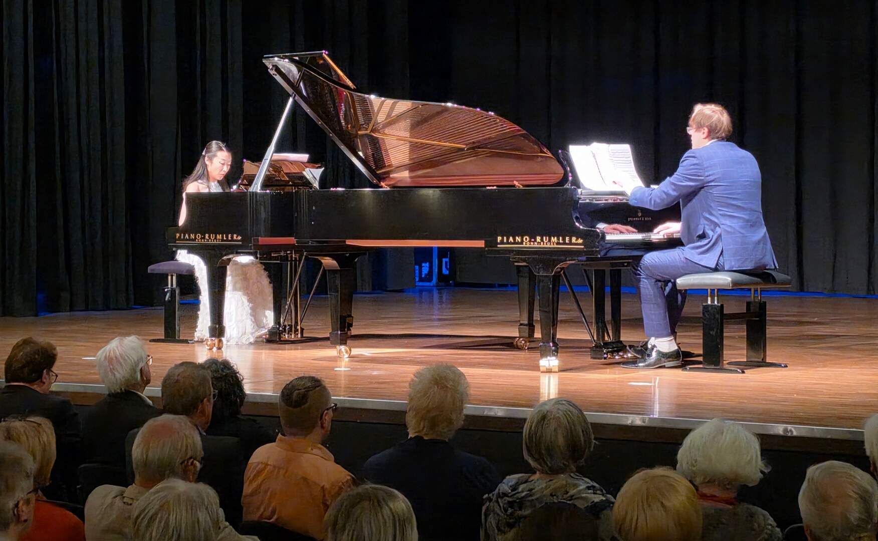 Zwei Flügel in der Stadthalle: Xin Wang und Florian Koltun begeistern ...