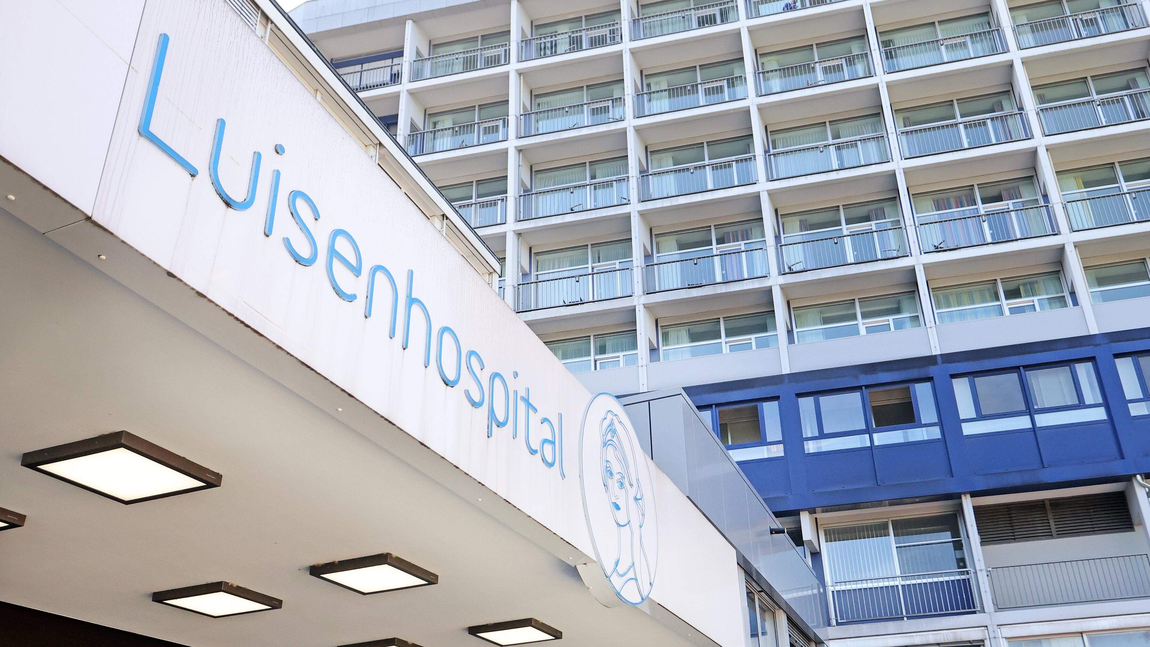 Stellt sich hinter die eigenen Therapie- und Pflegekräfte: Das Luisenhospital in Aachen beschäftigt ein prominenter Personalfall.