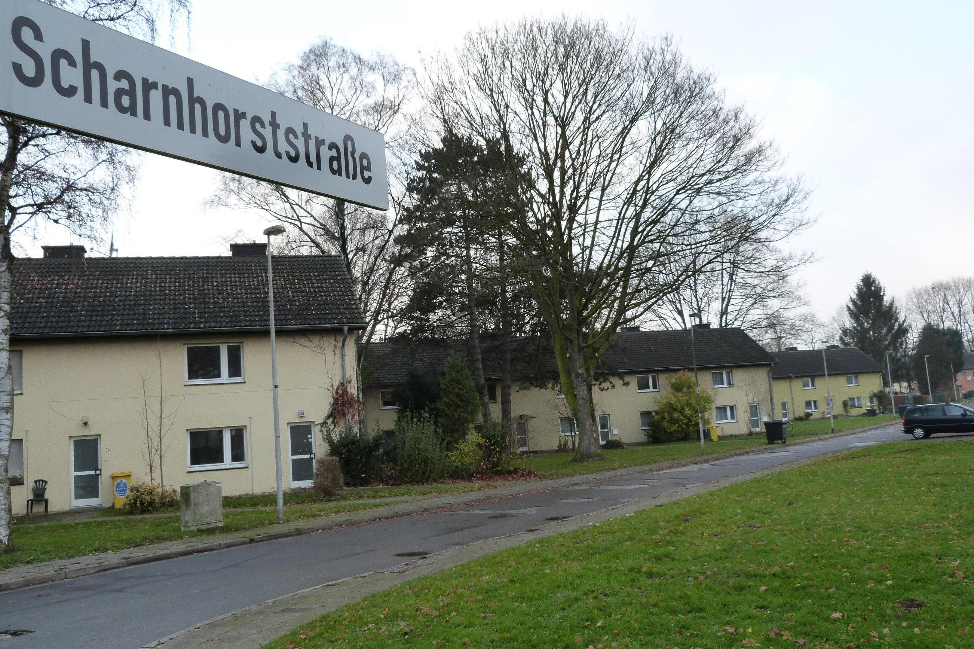 Ein Blick in die Fliegerhorstsiedlung: 45 Häuser hat die Stadt Geilenkirchen für die Unterbringung von Flüchtlingen angemietet.