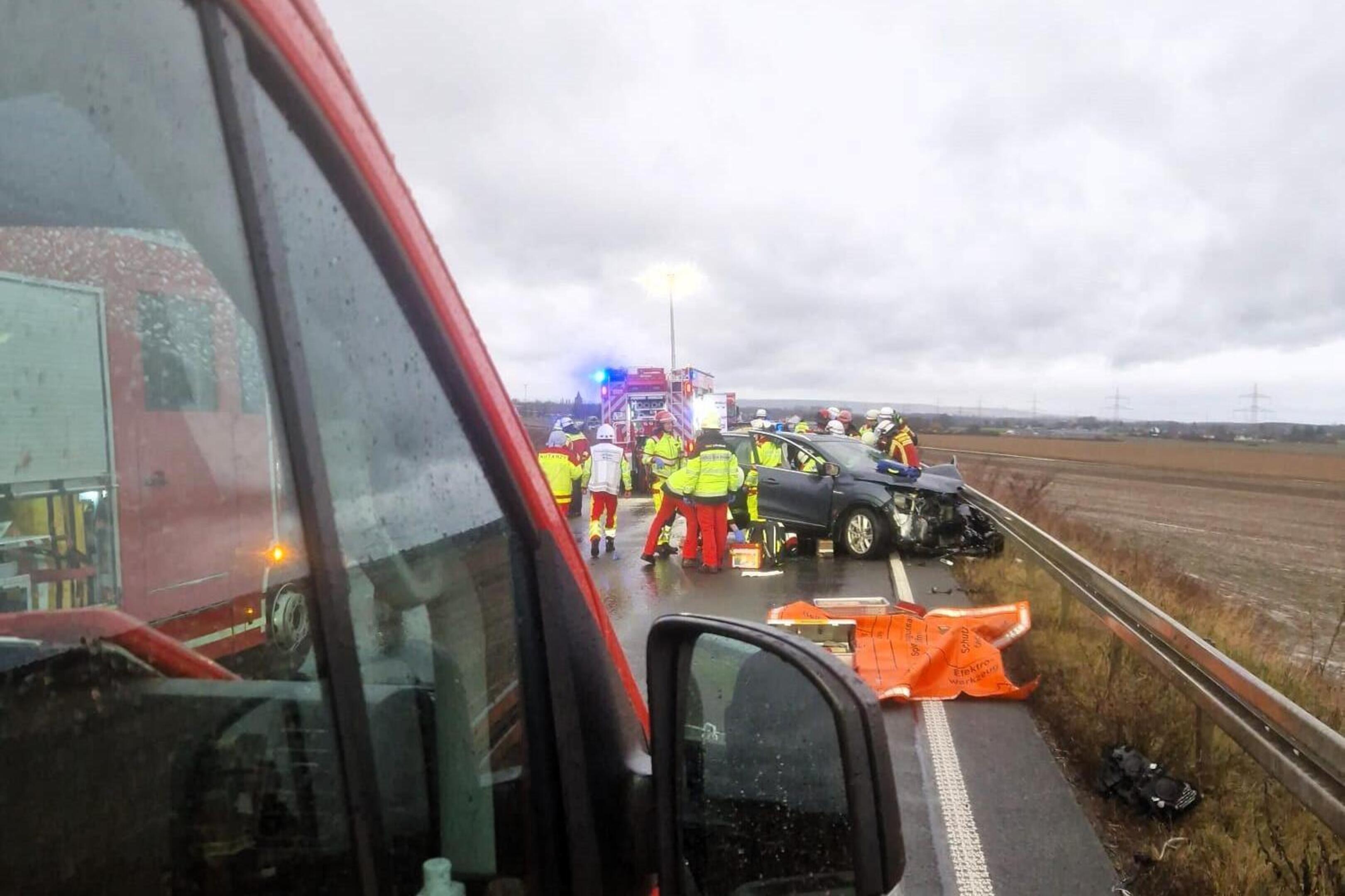 Bei einem Unfall auf der B56n ist am Donnerstag ein Mann gestorben.