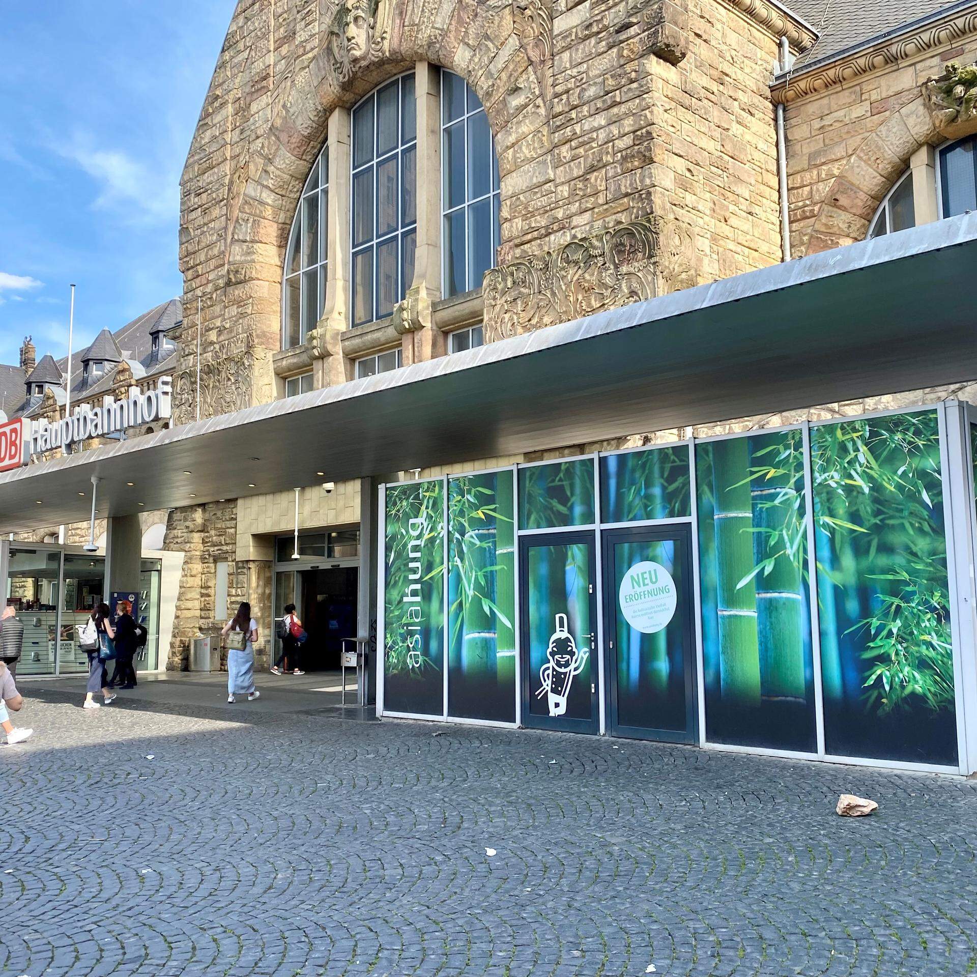 Leerstand: Der Einzug der Restaurantkette Asiahung in den Aachener Hauptbahnhof sorgte für Probleme.