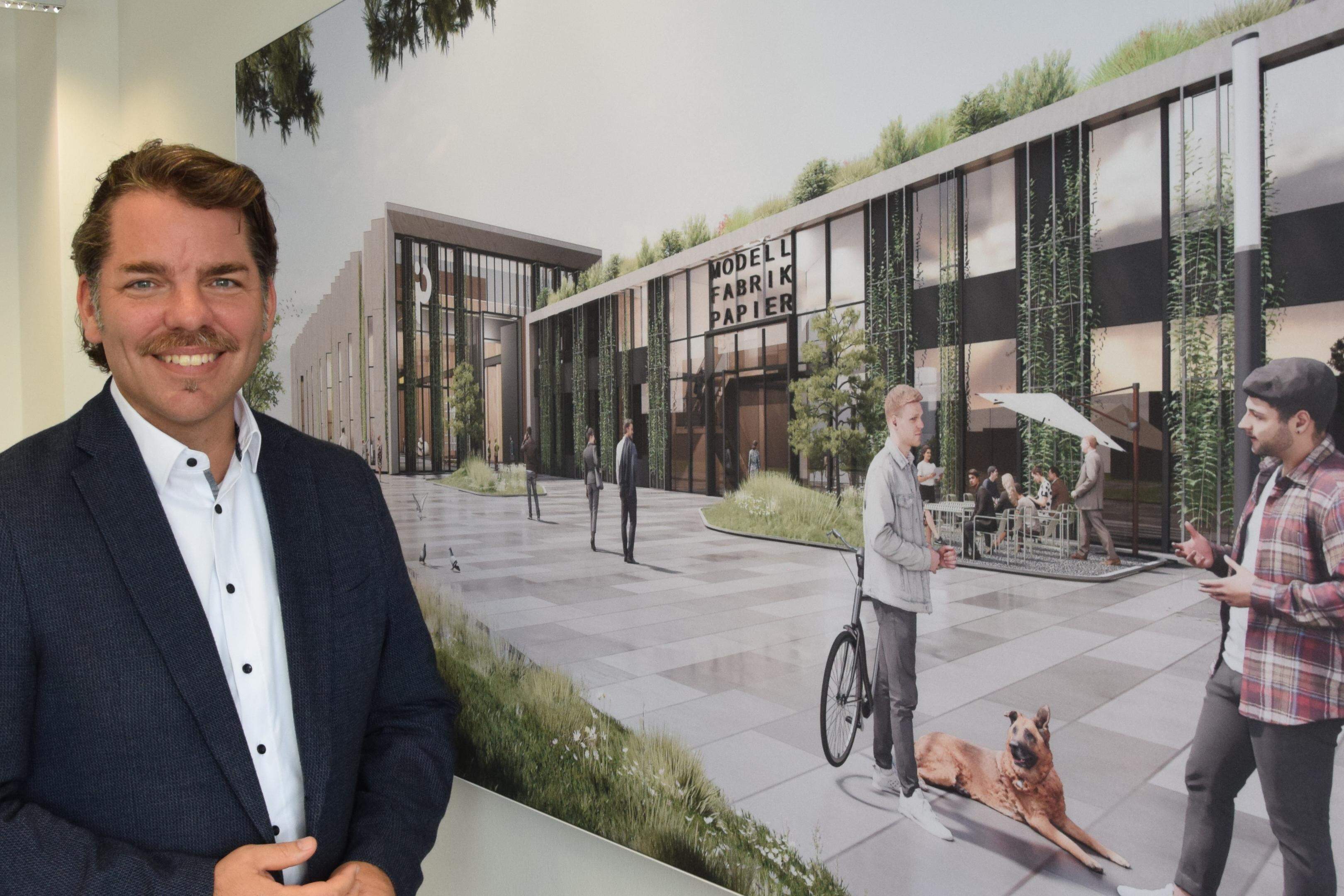 Thomas Hissel und eines der Projekte, auf die er in seiner Dürener Zeit besonders stolz ist: die Modellfabrik Papier, deren Bau im Innovationsquartier „Südlich Bahn“ in Kürze beginnt.