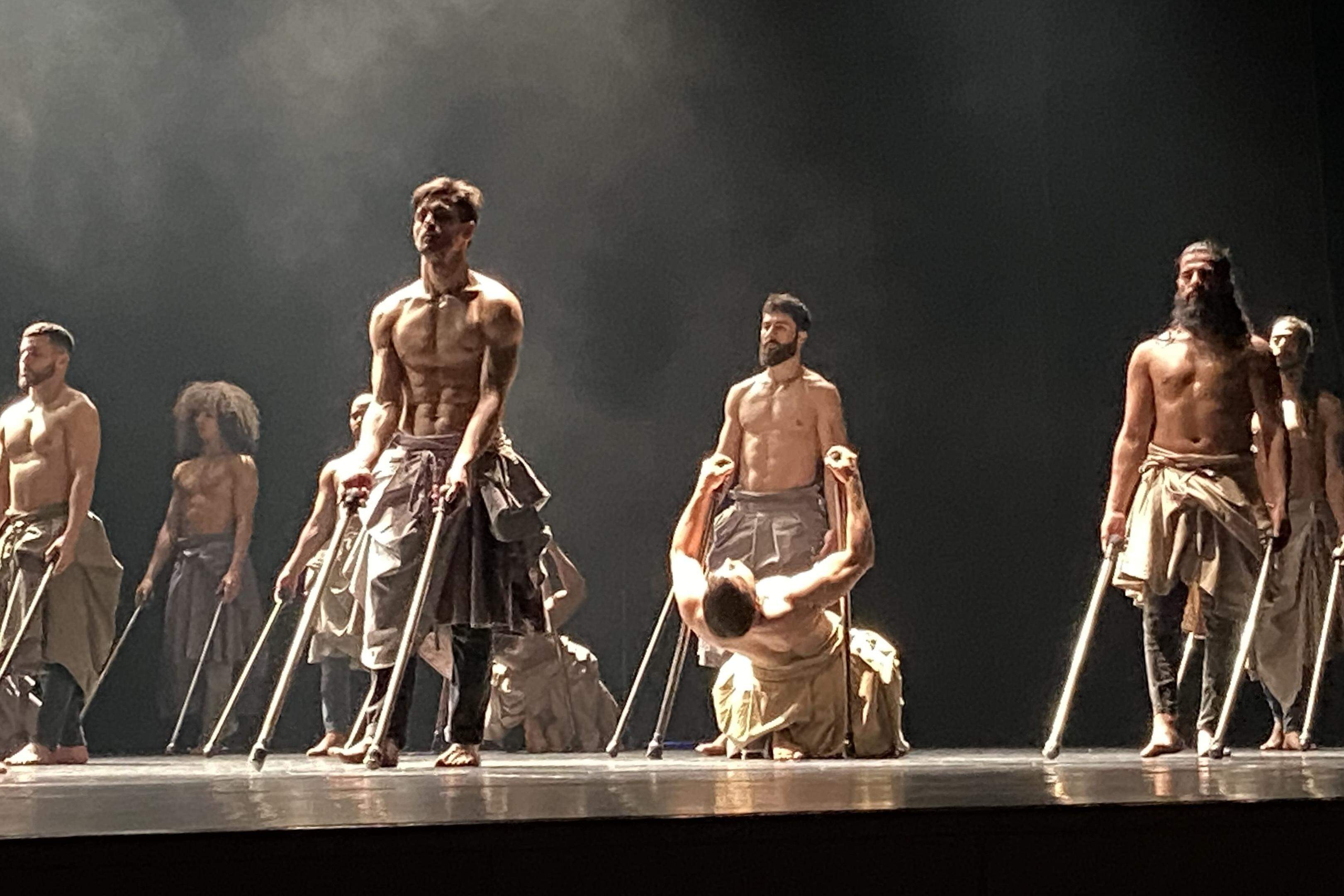 Ein Highlight der internationalen Tanzszene: Hiphopper, Streetdancer und Modern-Dance-Künstler präsentierten mit „Die Nacht der Barbaren“ eine atemberaubende Inszenierung.