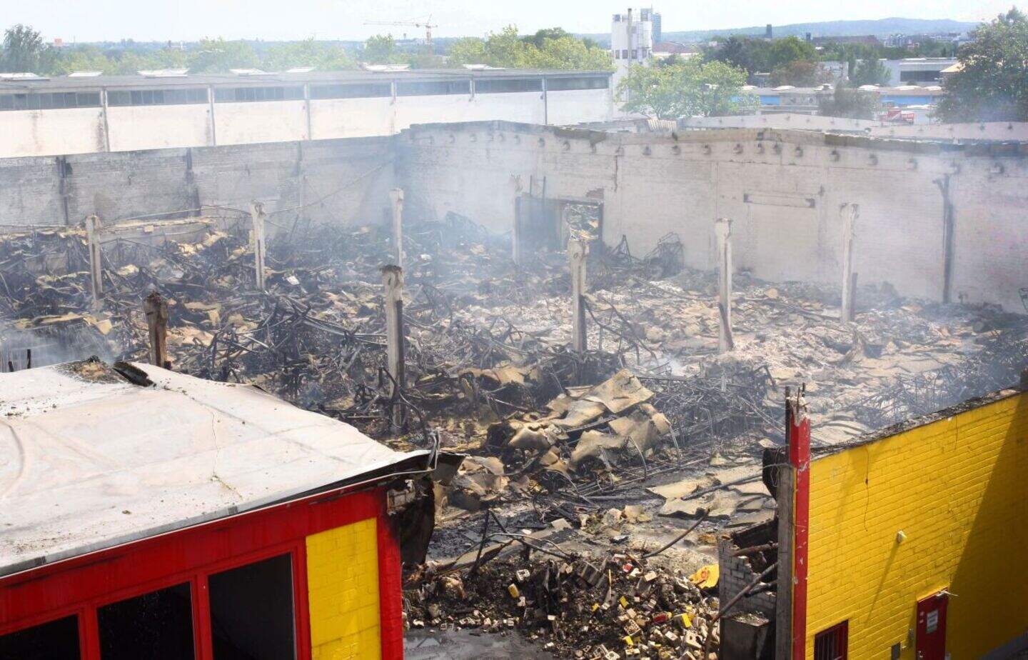 Einbruch in Fußballhalle nach Großbrand: Verdächtige festgenommen