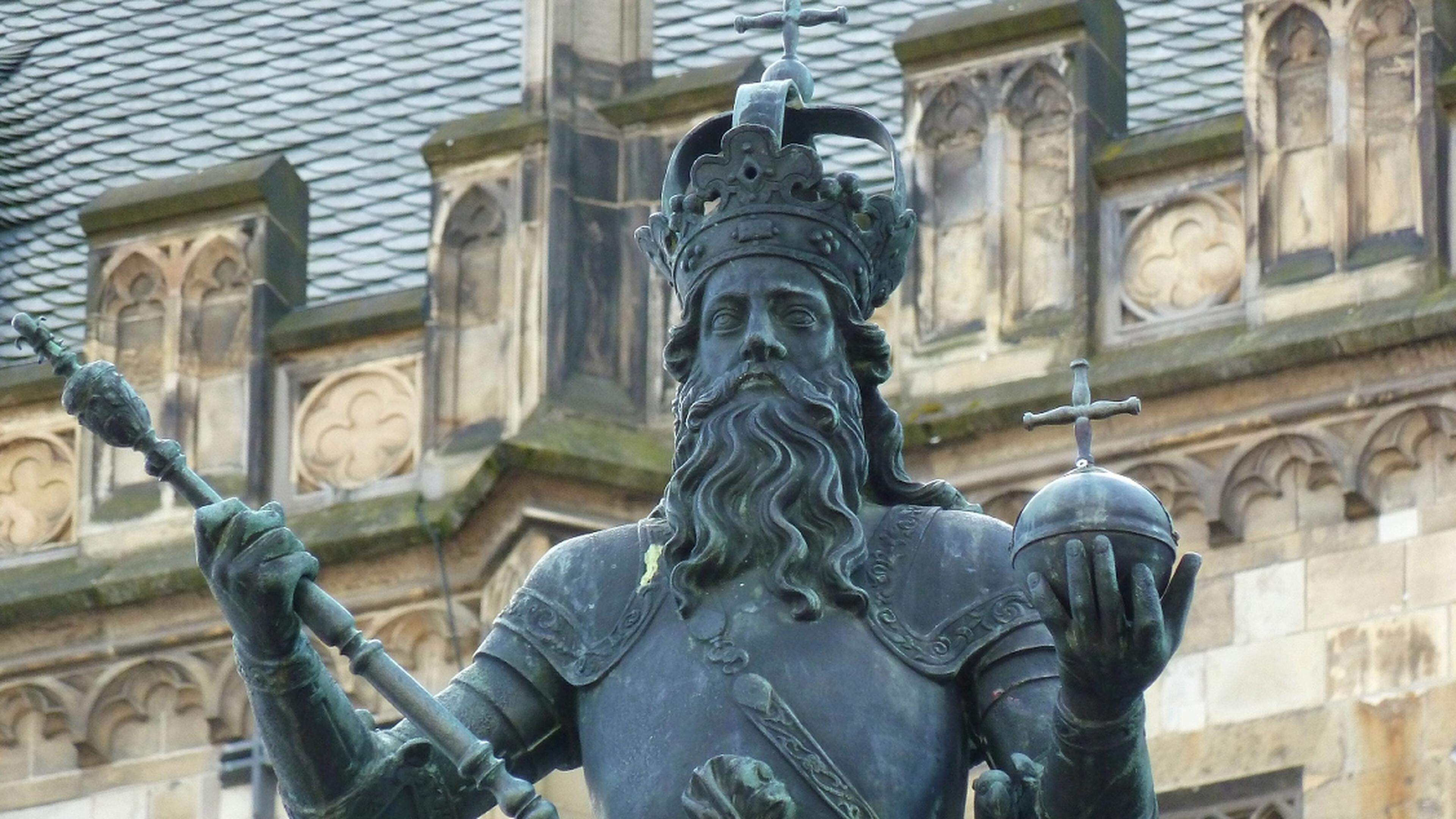 Welcher Kaiser lebte in Aachen?