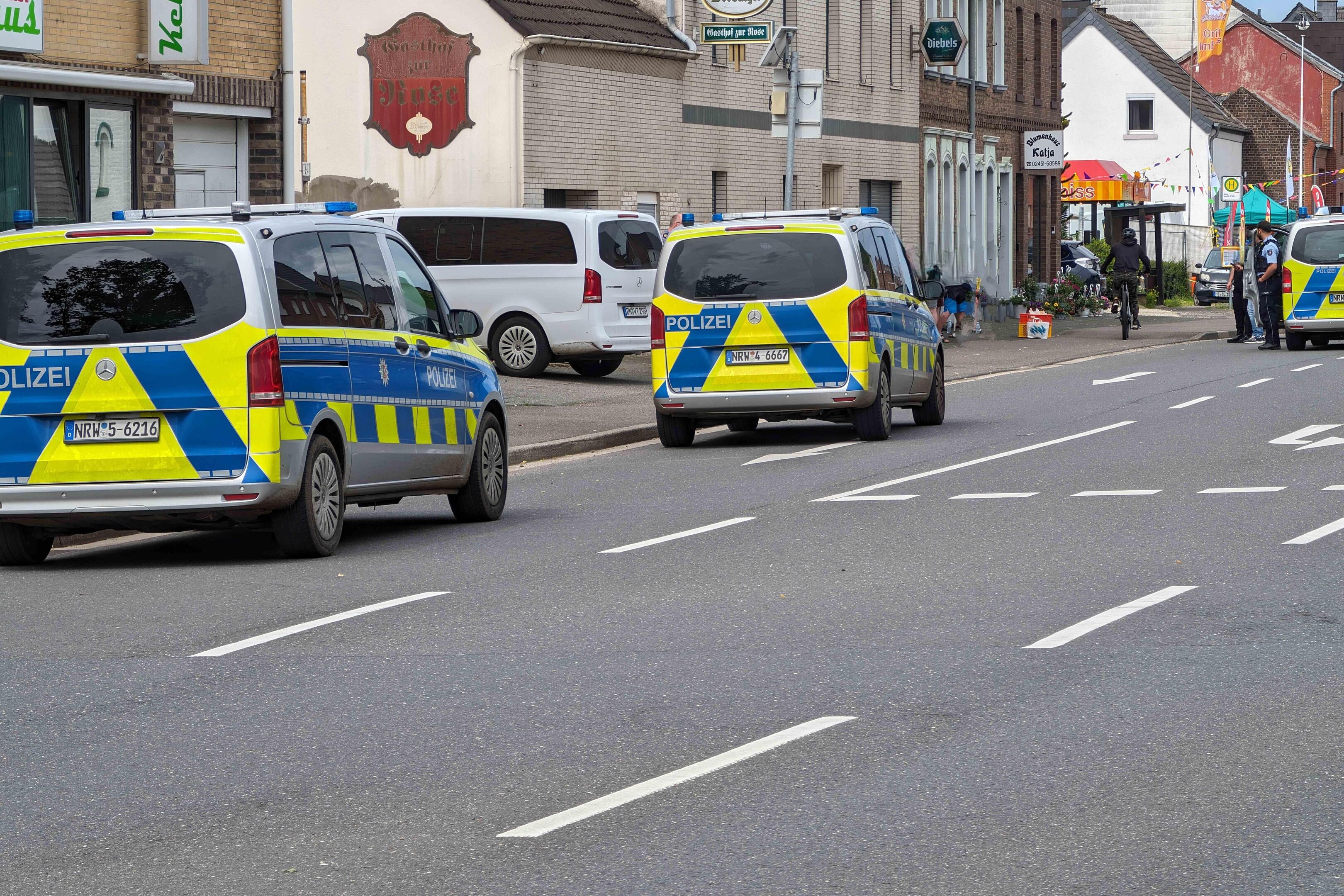 Polizeieinsatz am Sonntag in Gillrath. Nach Angaben der Staatsanwaltschaft wurde eine leblose, männliche Person gefunden.