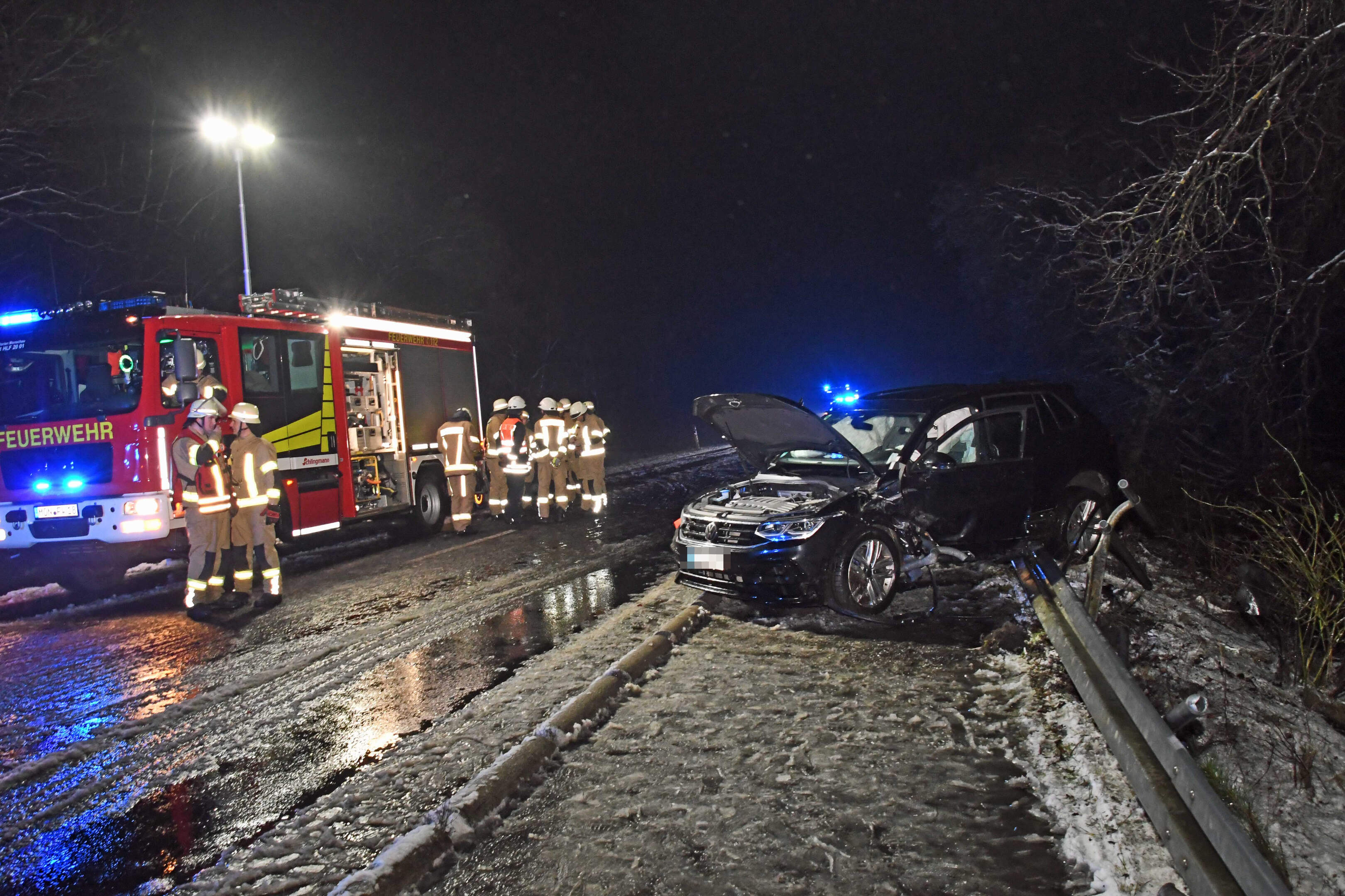 Ein schwerer Verkehrsunfall ereignete sich am Donnerstagabend zwischen Fringshaus und Konzen. Die Ermittlungen der Polizei nach den Hintergründen dauern an.