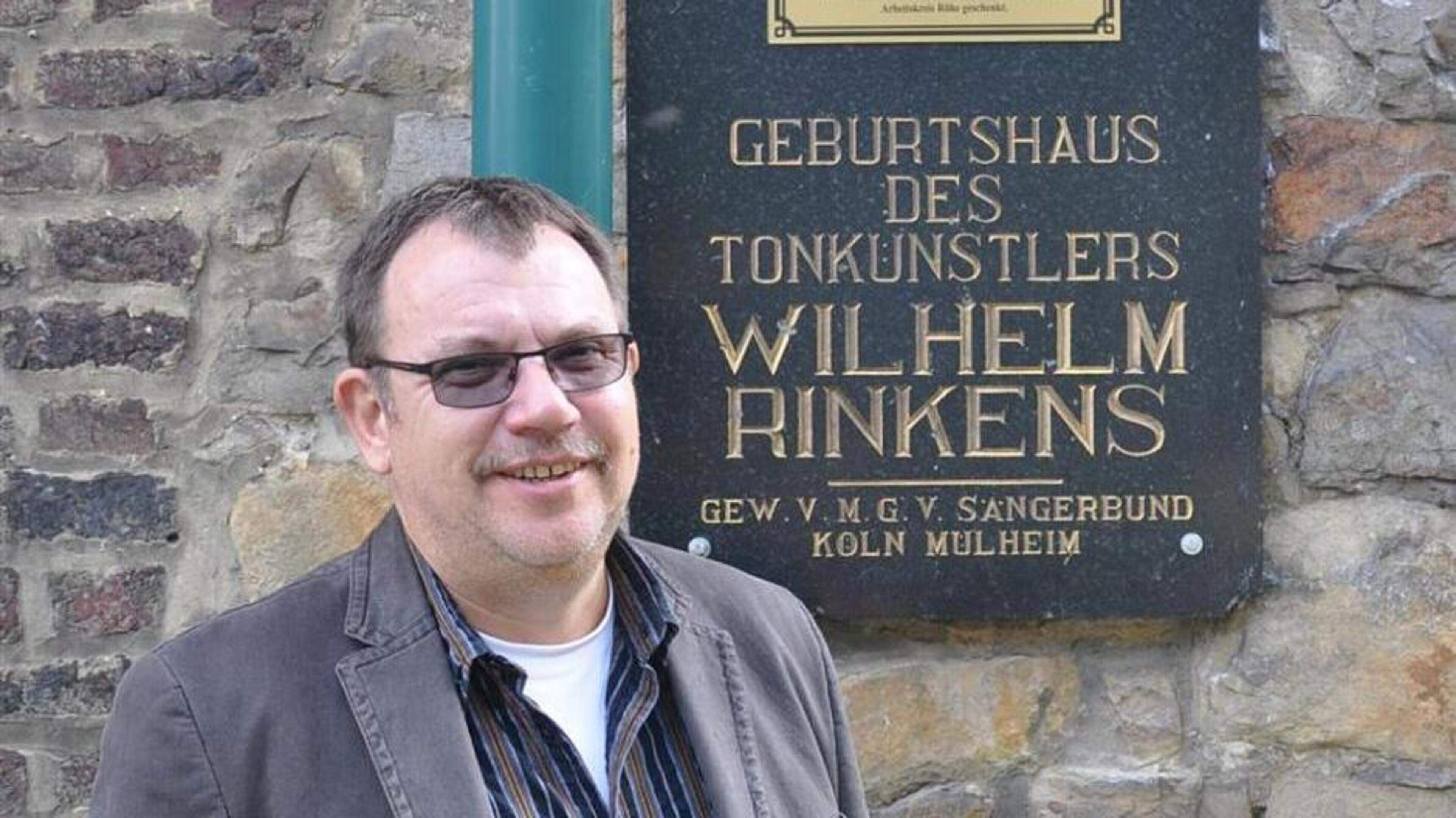 Erinnerung an Professor Rinkens: Alte Tafel wieder aufgehangen ...