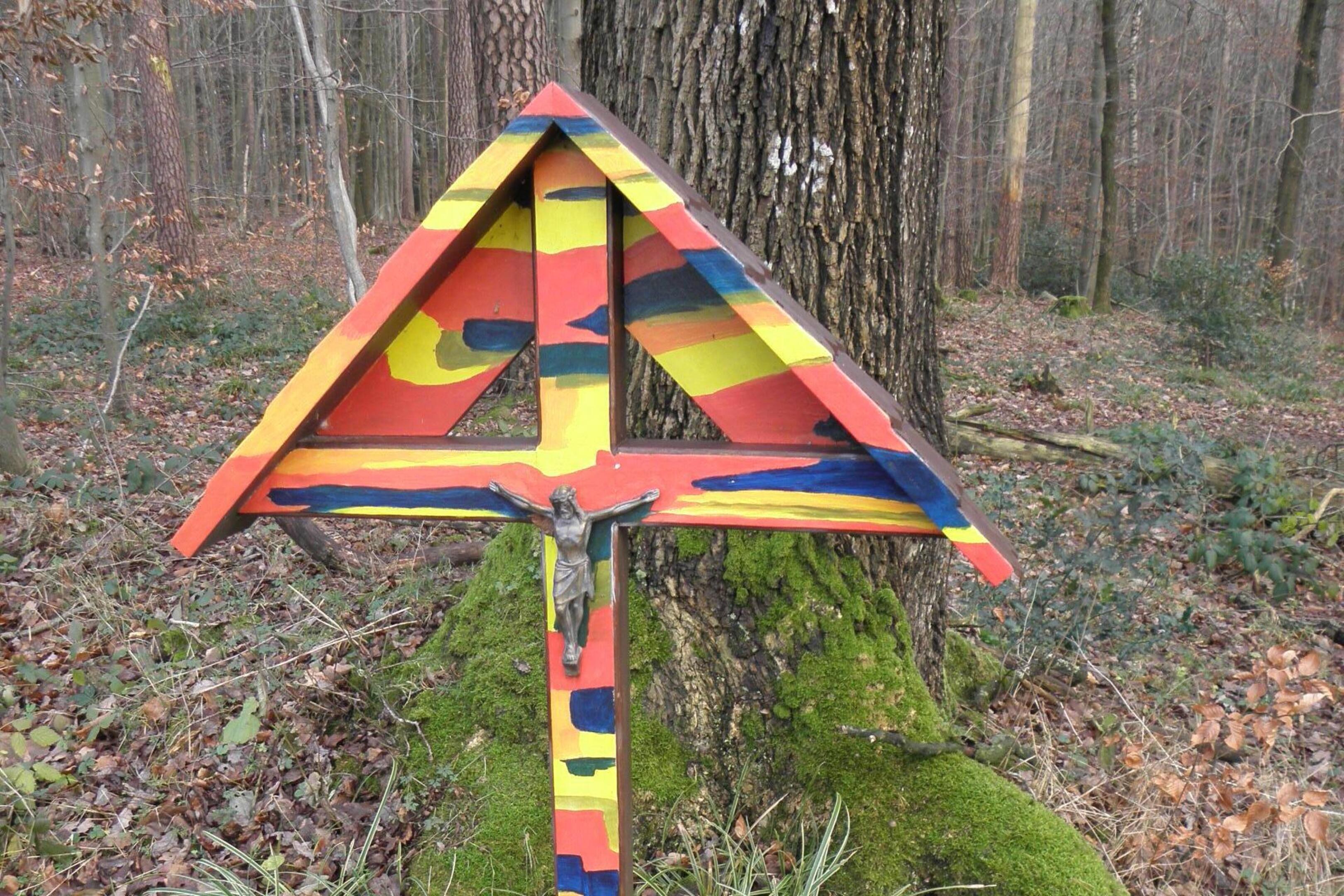 Auf halbem Wege zwischen Venwegen und Mulartshütte wurde der Blaustein-Trog unter dem Kreuz „Störung“ wohl mit dem Hammer auseinandergeschlagen.