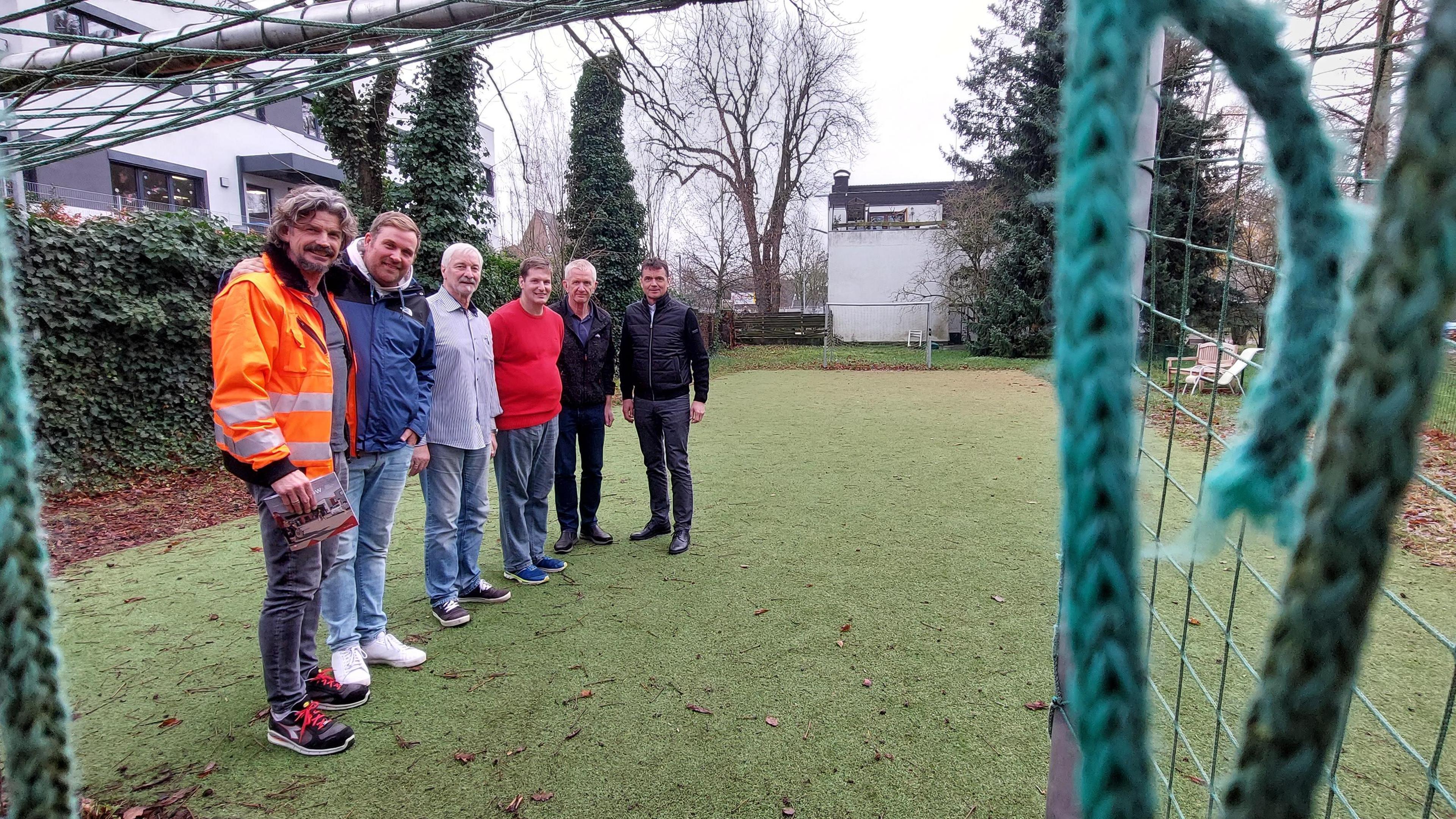 Firma Wagner baut Fußballplatz für CBW in Eschweiler Aachener Zeitung