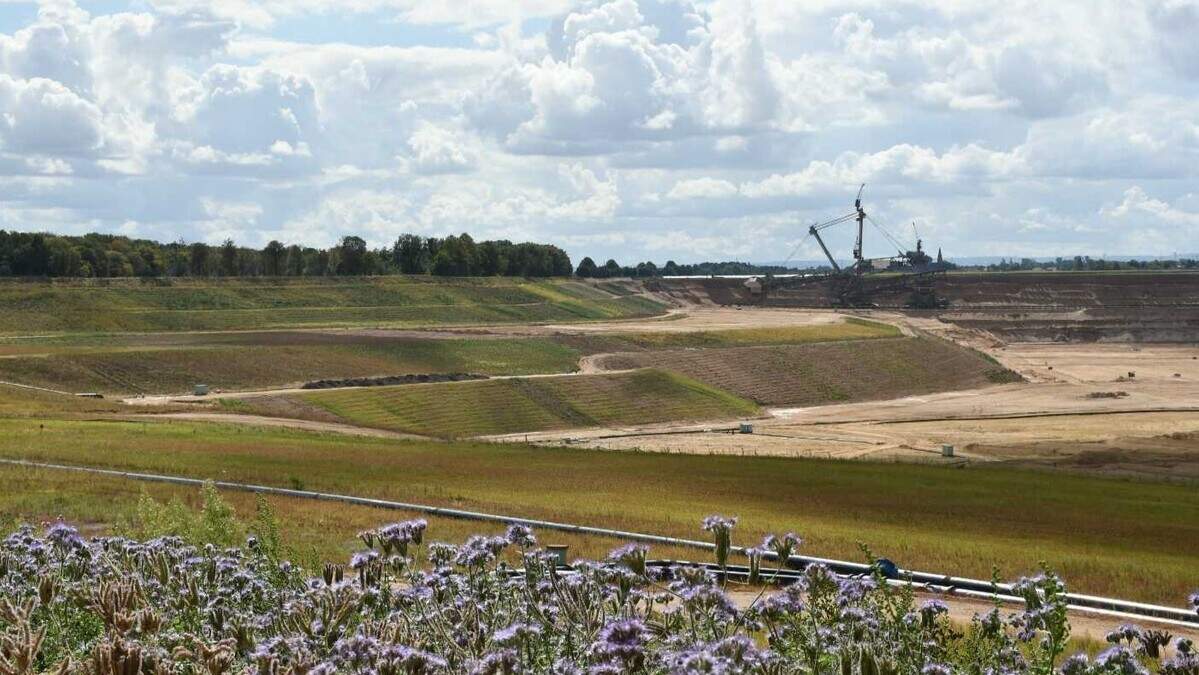RWE still has to move 500 million cubic meters of overburden.
