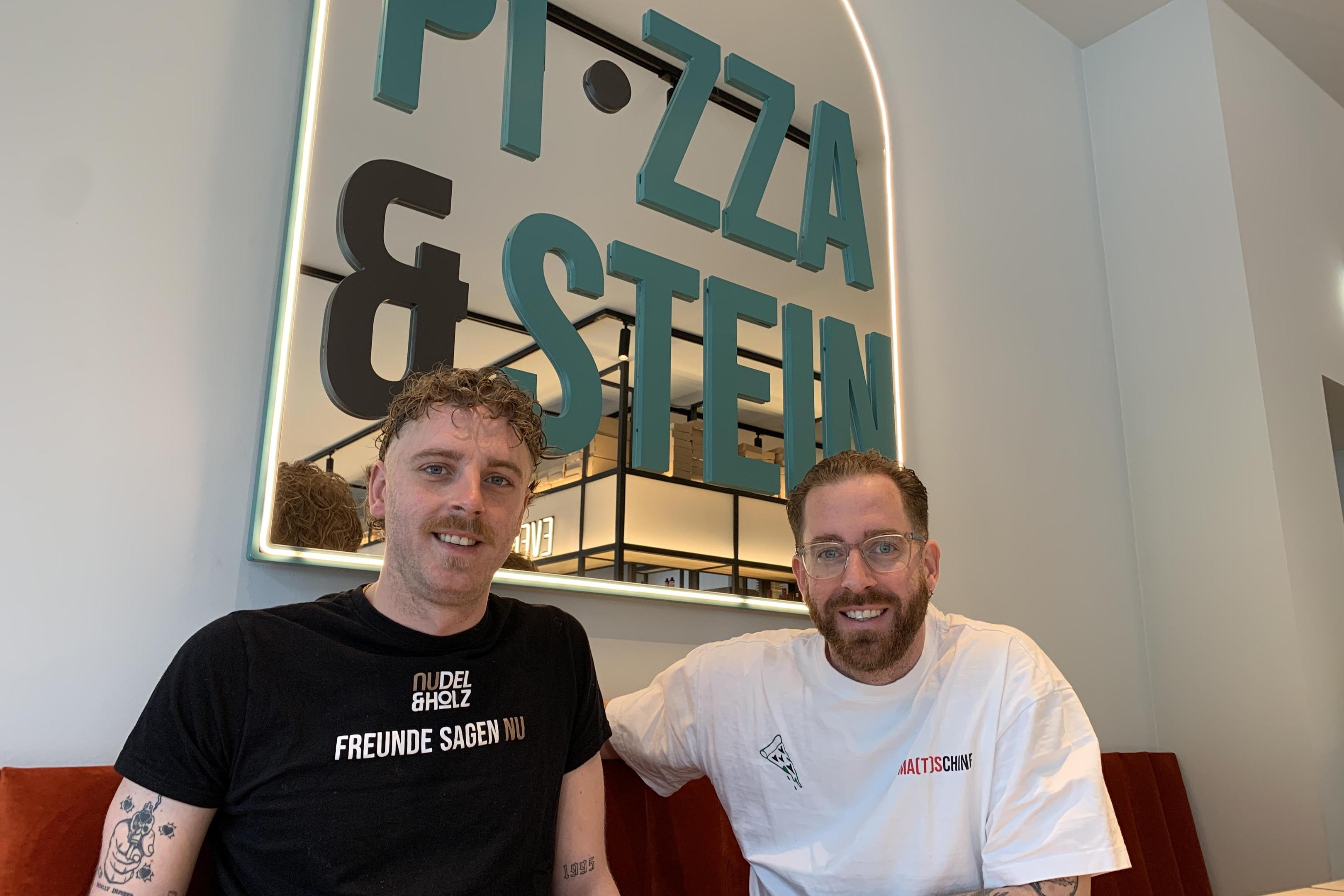 Basti (links) und Mats Geuenich freuen sich, dass sie nun ein zweites Restaurant in bester Innenstadt-Lage eröffnen konnten.