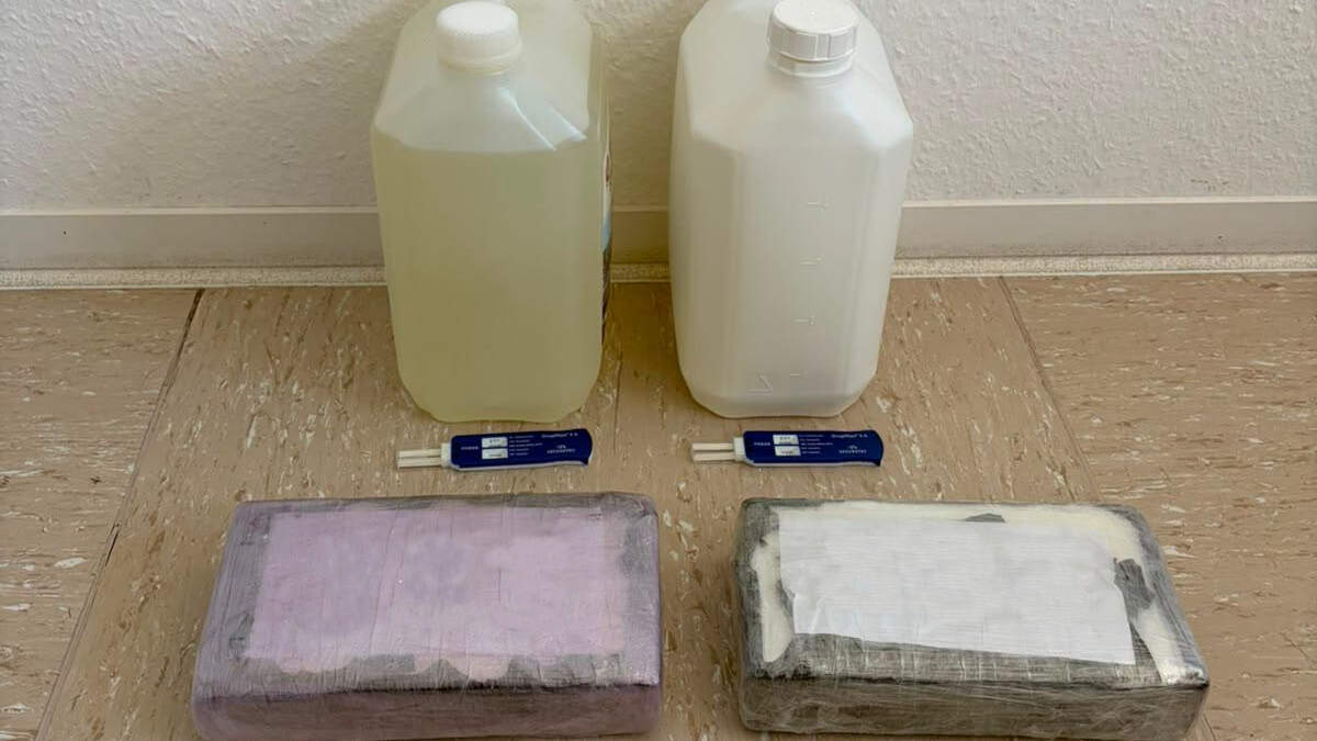 Kilograms of cocaine and liters of amphetamines discovered: Drug courier ...