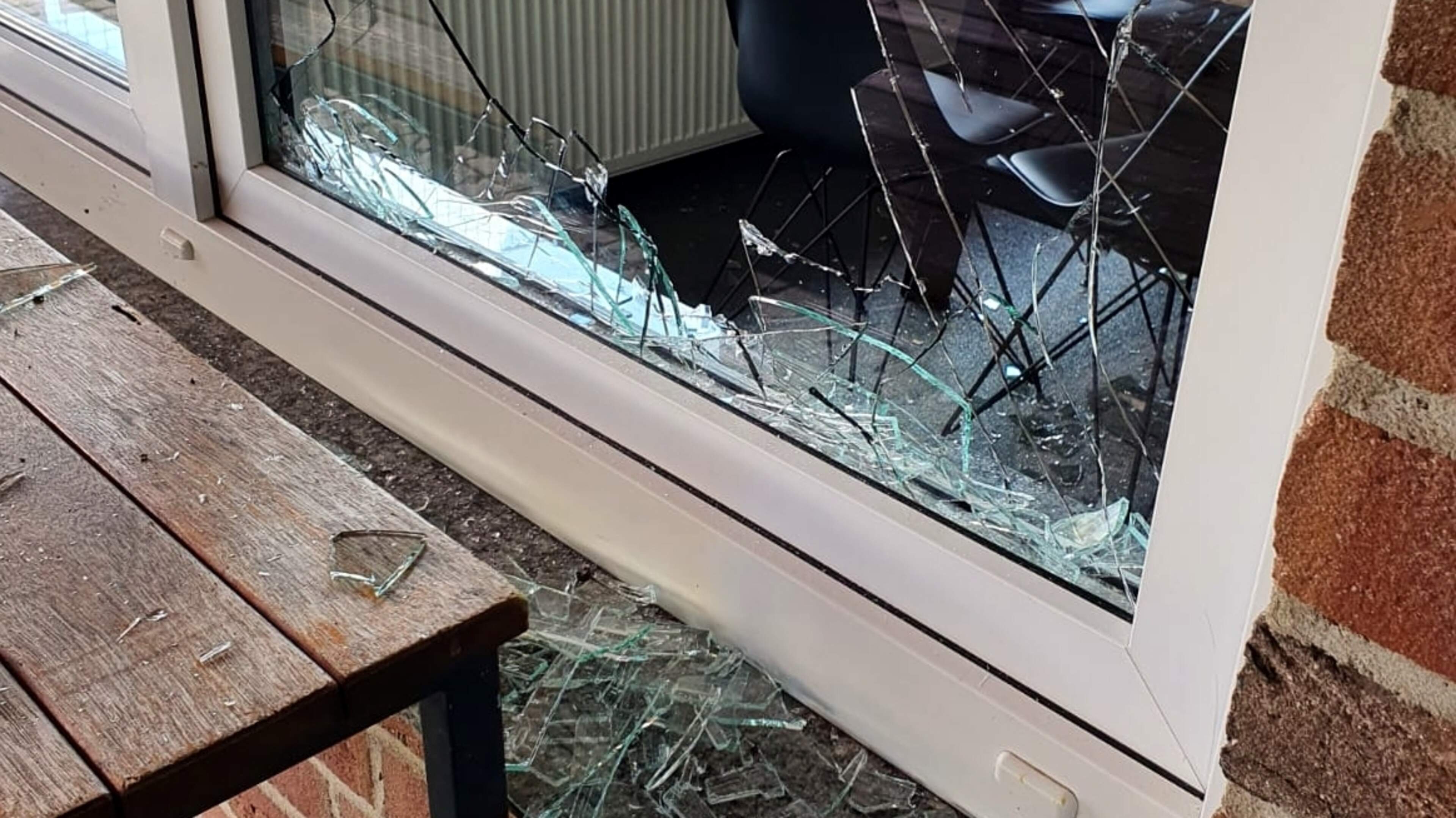 Fensterscheibe Eingeschlagen Wer Zahlt