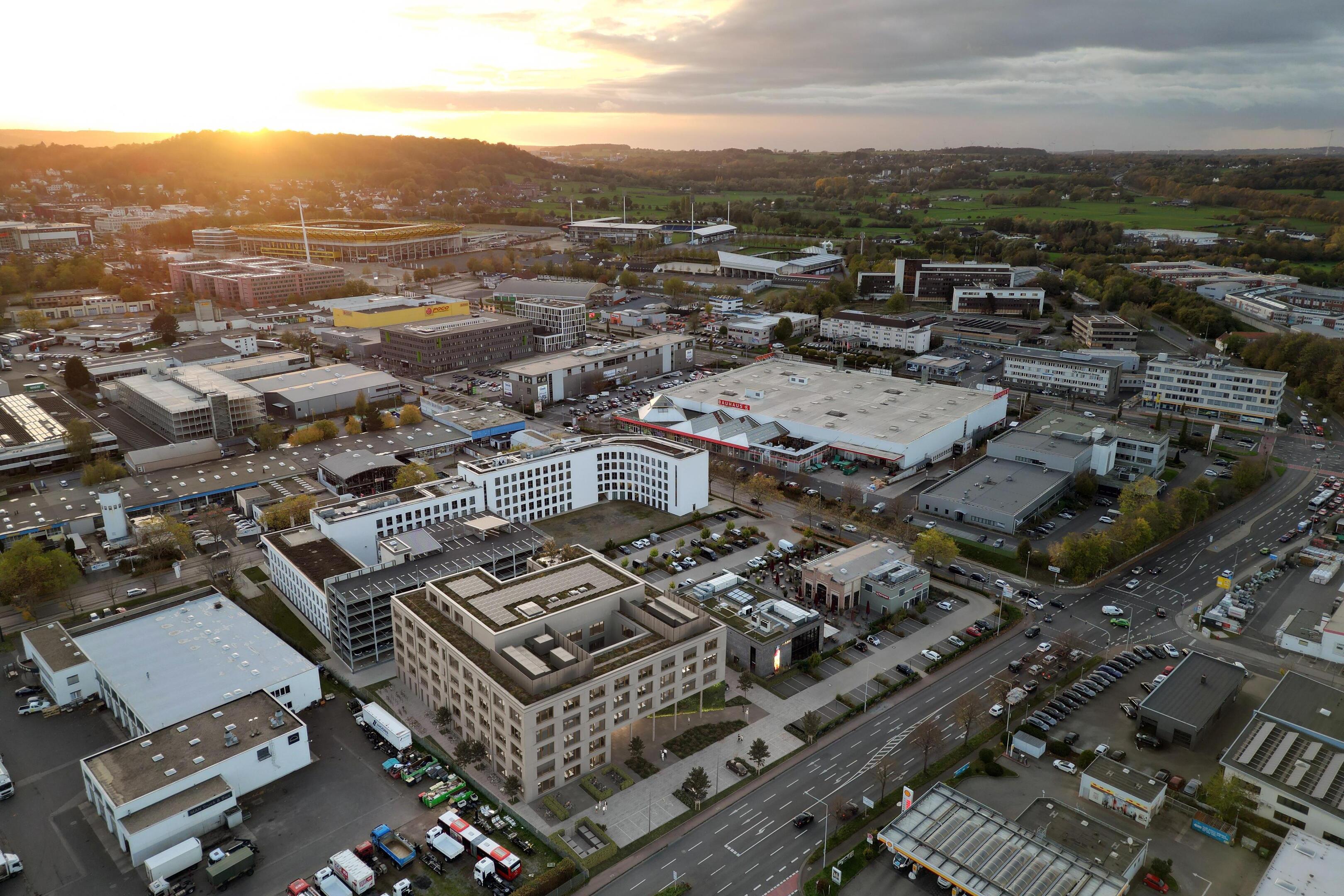 Ericsson zieht in einen Neubau der Aachener Landmarken AG. Die Computeranimation zeigt, wie sich das neue Gebäude (Mitte vorne) am Prager Ring neben den Restaurants The Ash und L‘Osteria einfügen wird.