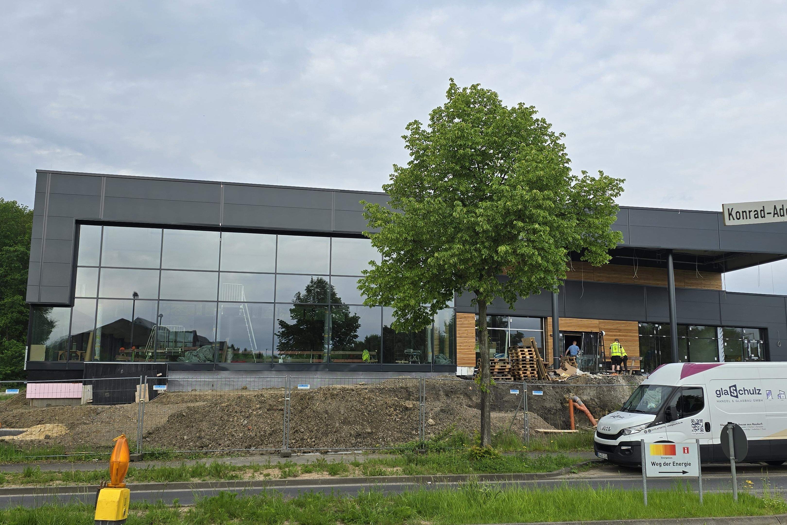 Die Arbeiten beim Bau eines neuen Hallenbads für Alsdorf liegen gut in der Zeit. Die Eröffnung ist für Juni avisiert. 