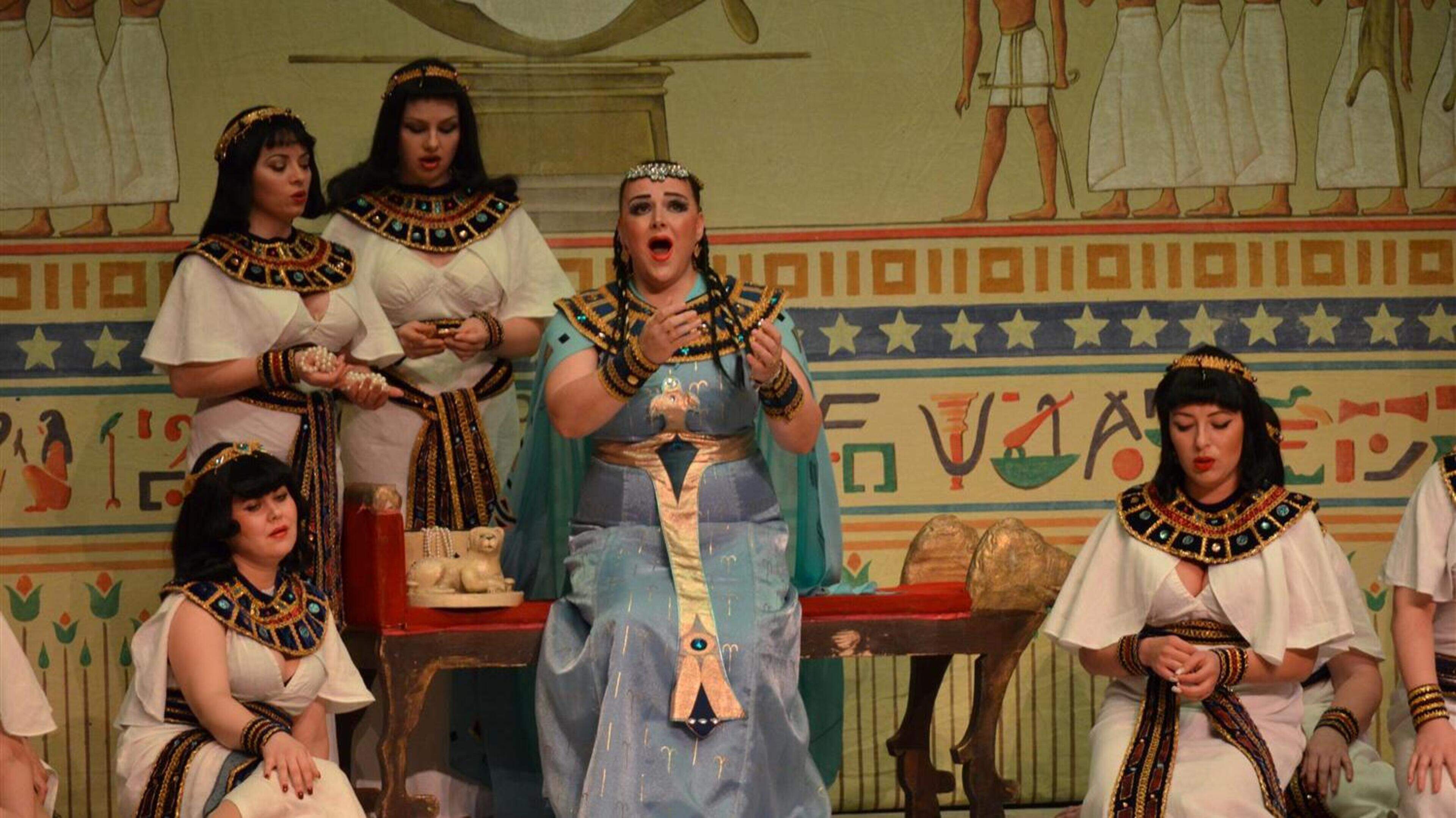 Guiseppe Verdis Oper „Aida“: Eine Geschichte über Liebe und Intrigen ...