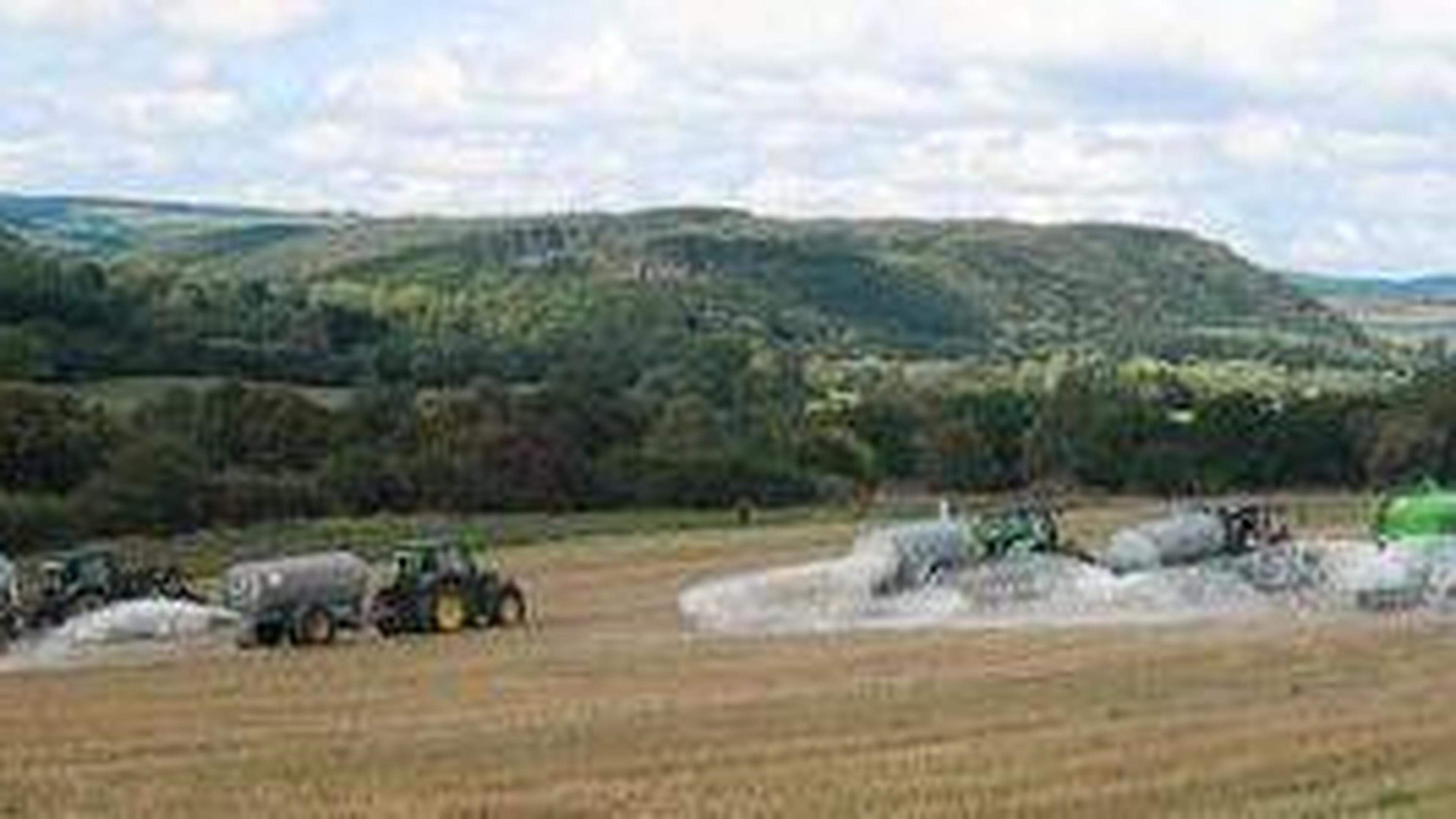 Landwirte kippen 120.000 Liter Milch in die Landschaft Aachener Zeitung