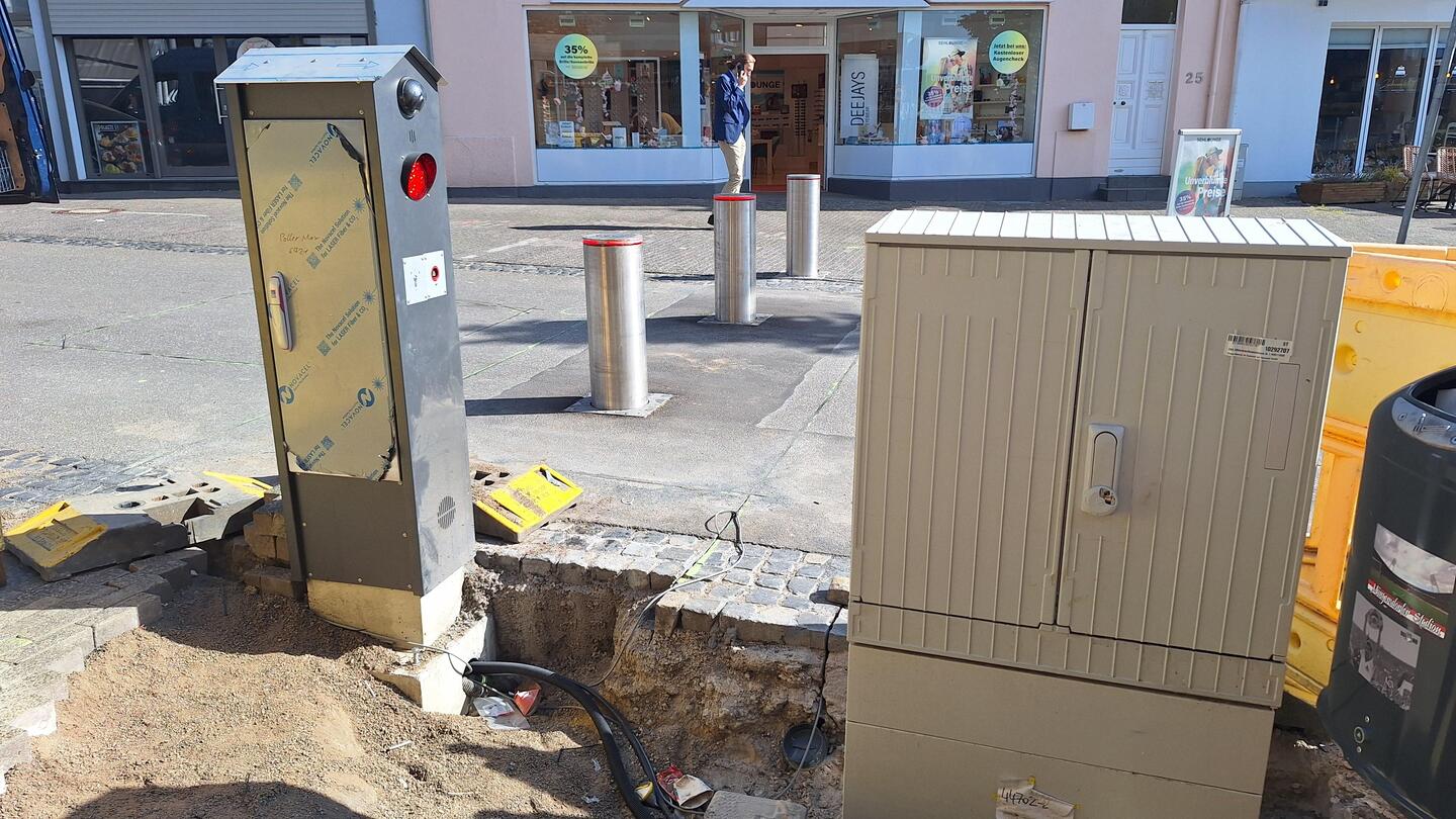 Poller für das Durchfahrtsverbot am Eschweiler Markt sollen Ende Juni ...