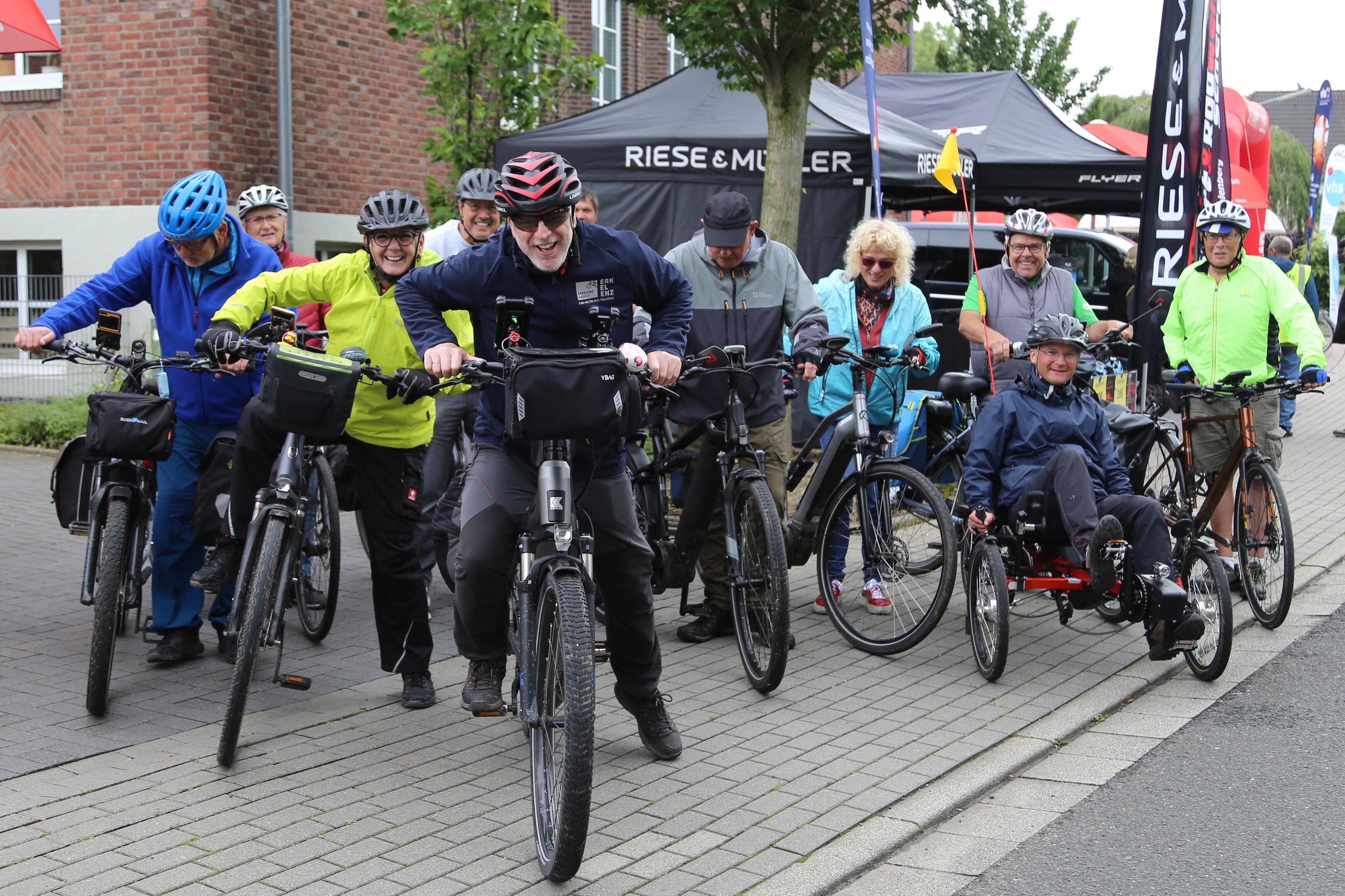 Die größte Gruppe an Radlerinnen und Radlern war bei der Sternfahrt zum Auftakt des Stadtradelns aus Erkelenz und Hückelhoven nach Heinsberg gekommen.