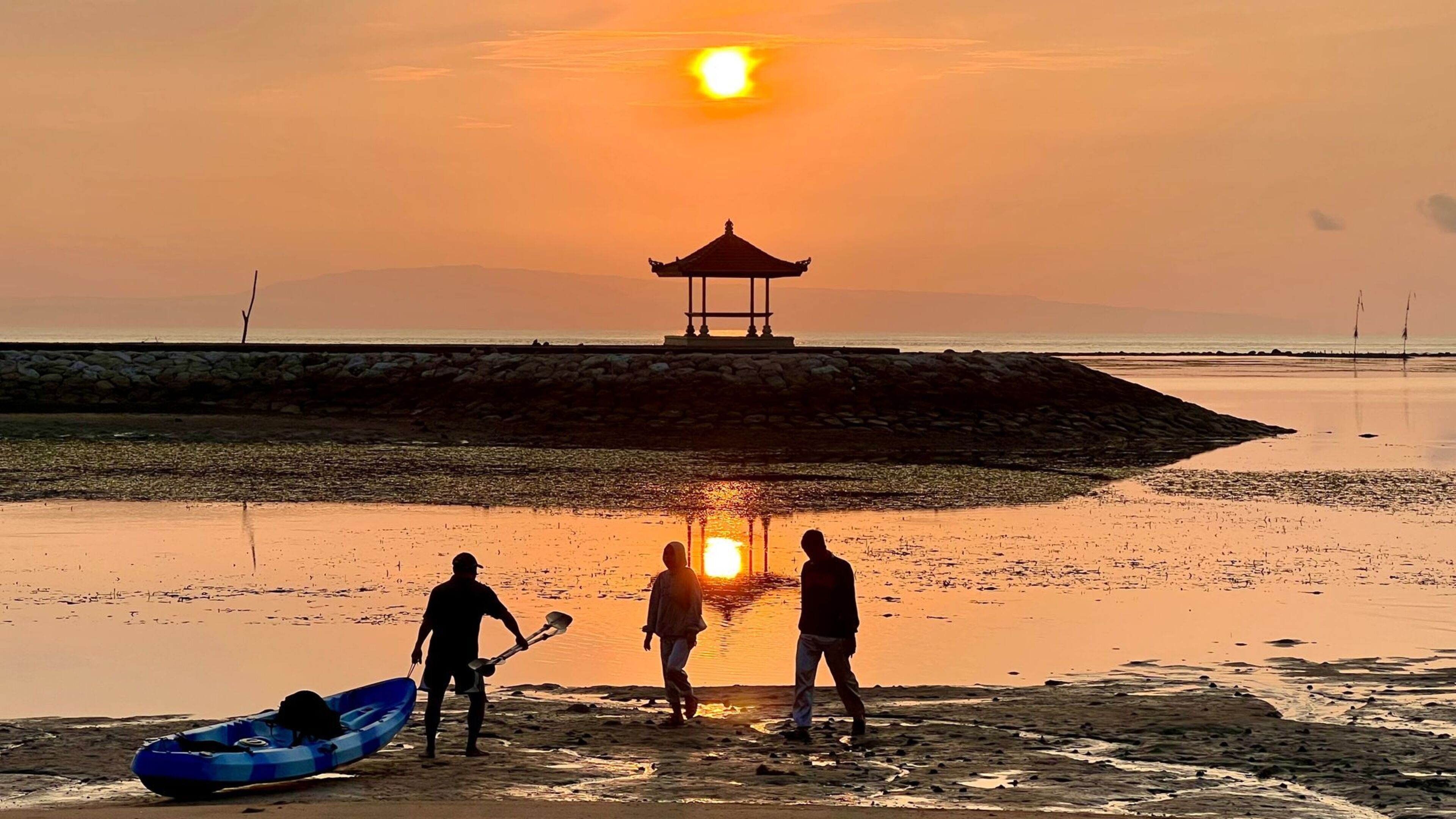 https://img.aachener-zeitung.de/public/panorama/7a81z-tourismus-auf-bali/alternates/BASE_SIXTEEN_NINE/Tourismus%20auf%20Bali