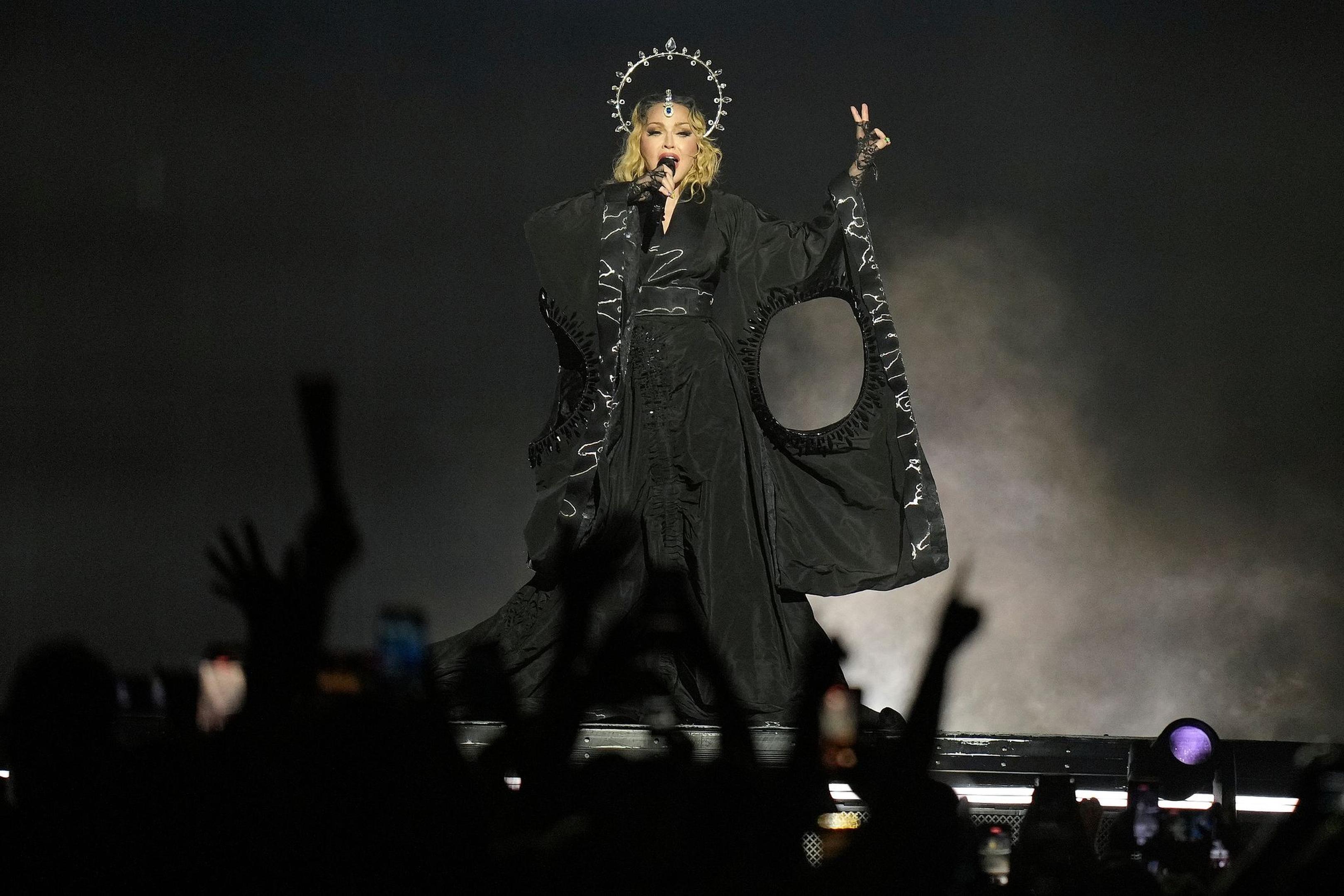 Madonna Anfang Mai auf "The Celebration Tour" am Strand der Copacabana.