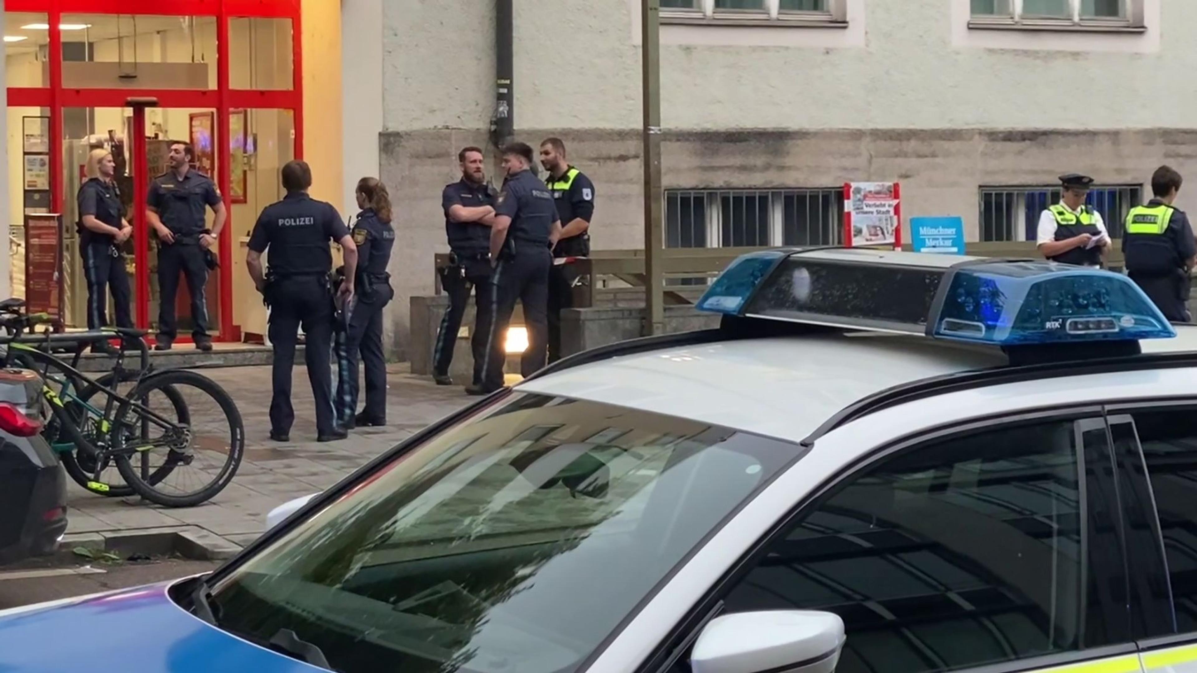 Polizei erschie&szlig;t Frau bei Messerangriff in Supermarkt