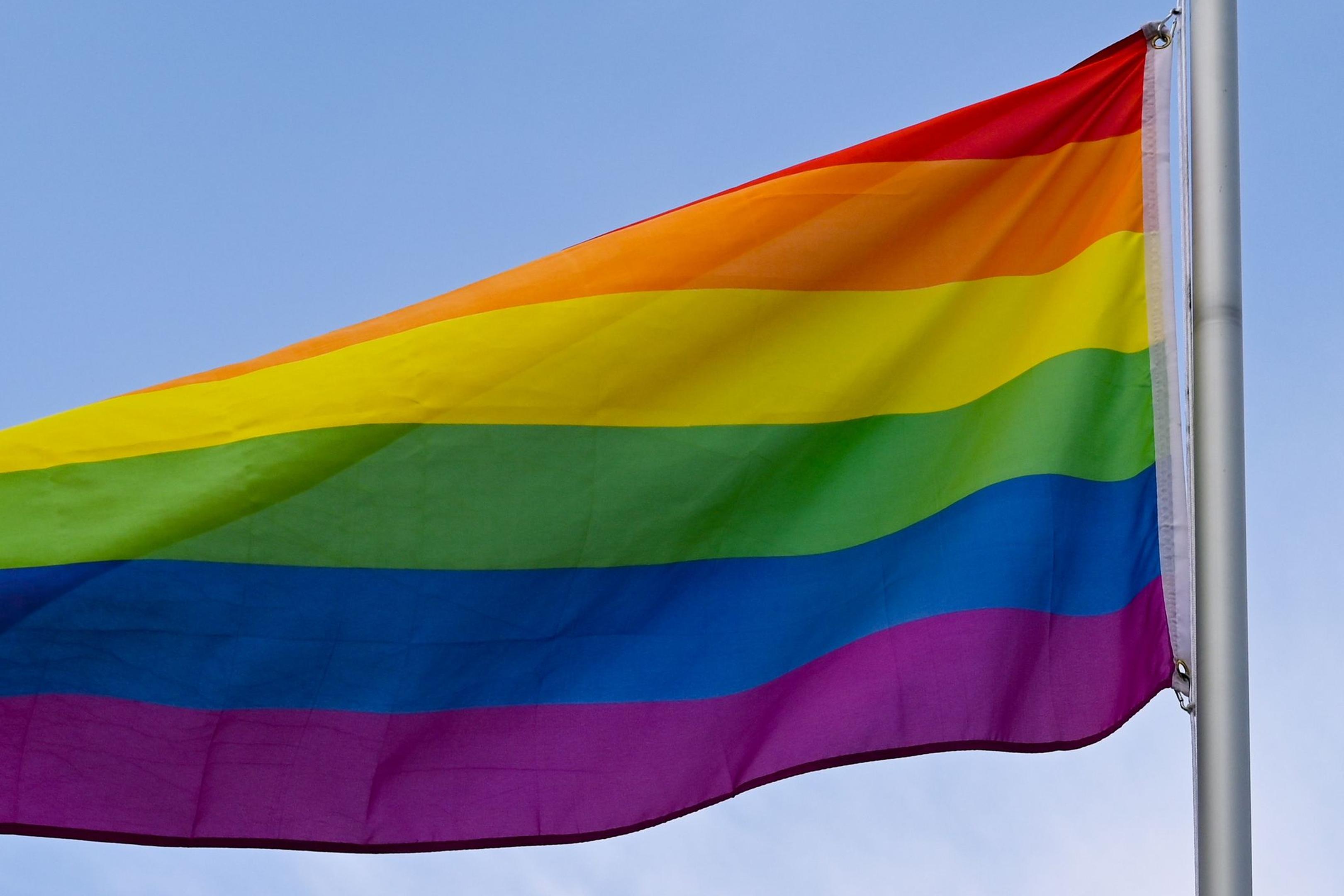 „Das gesellschaftliche Klima gegen queere Menschen hat sich im letzten Jahr nochmal deutlich verschärft“, sagt Mara Geri vom Bundesvorstand des Lesben- und Schwulenverbands.