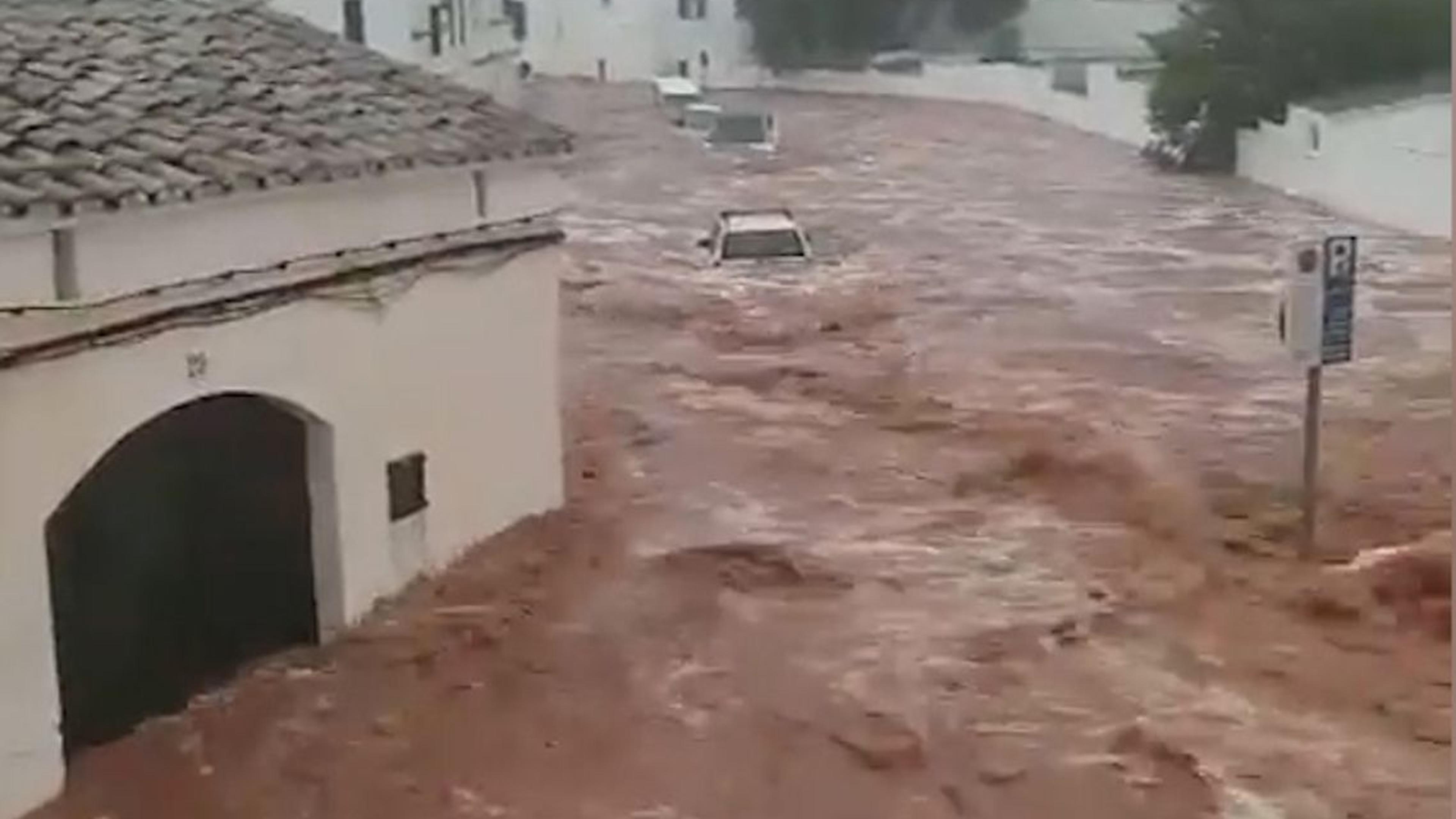 Land unter auf Menorca - Flugreisende sitzen in Palma fest