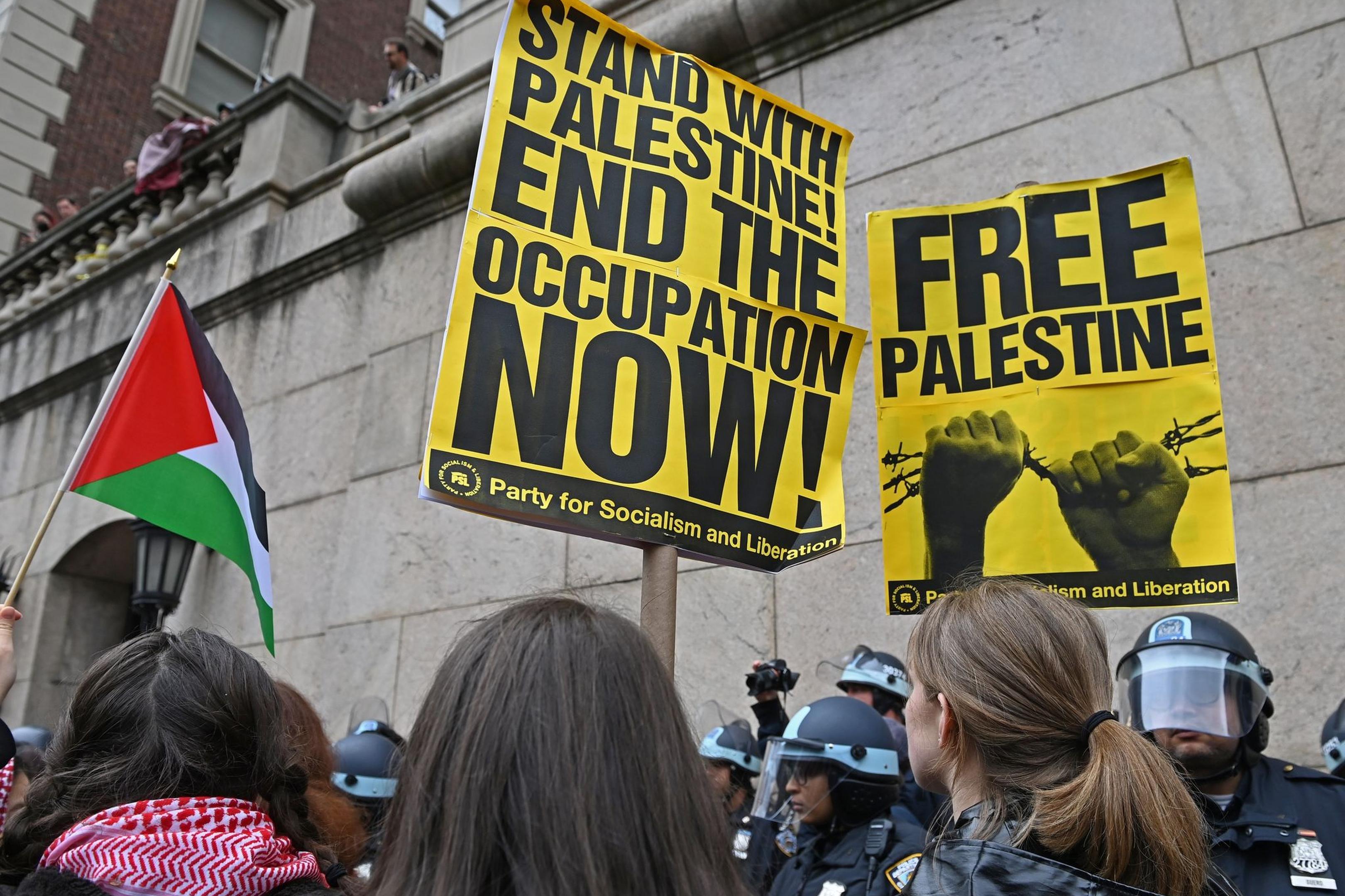 Palästinensische Unterstützer protestierten in der Nähe der Columbia University.