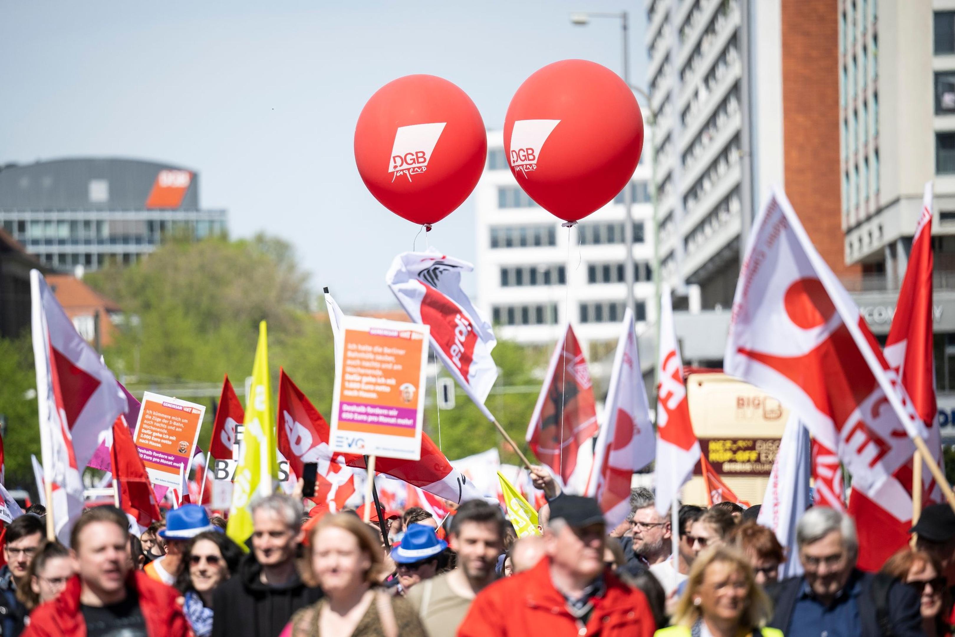 2023: Am Tag der Arbeit findet eine Demonstration des Deutschen Gewerkschaftsbundes (DGB) unter dem Motto „Ungebrochen solidarisch“ statt.