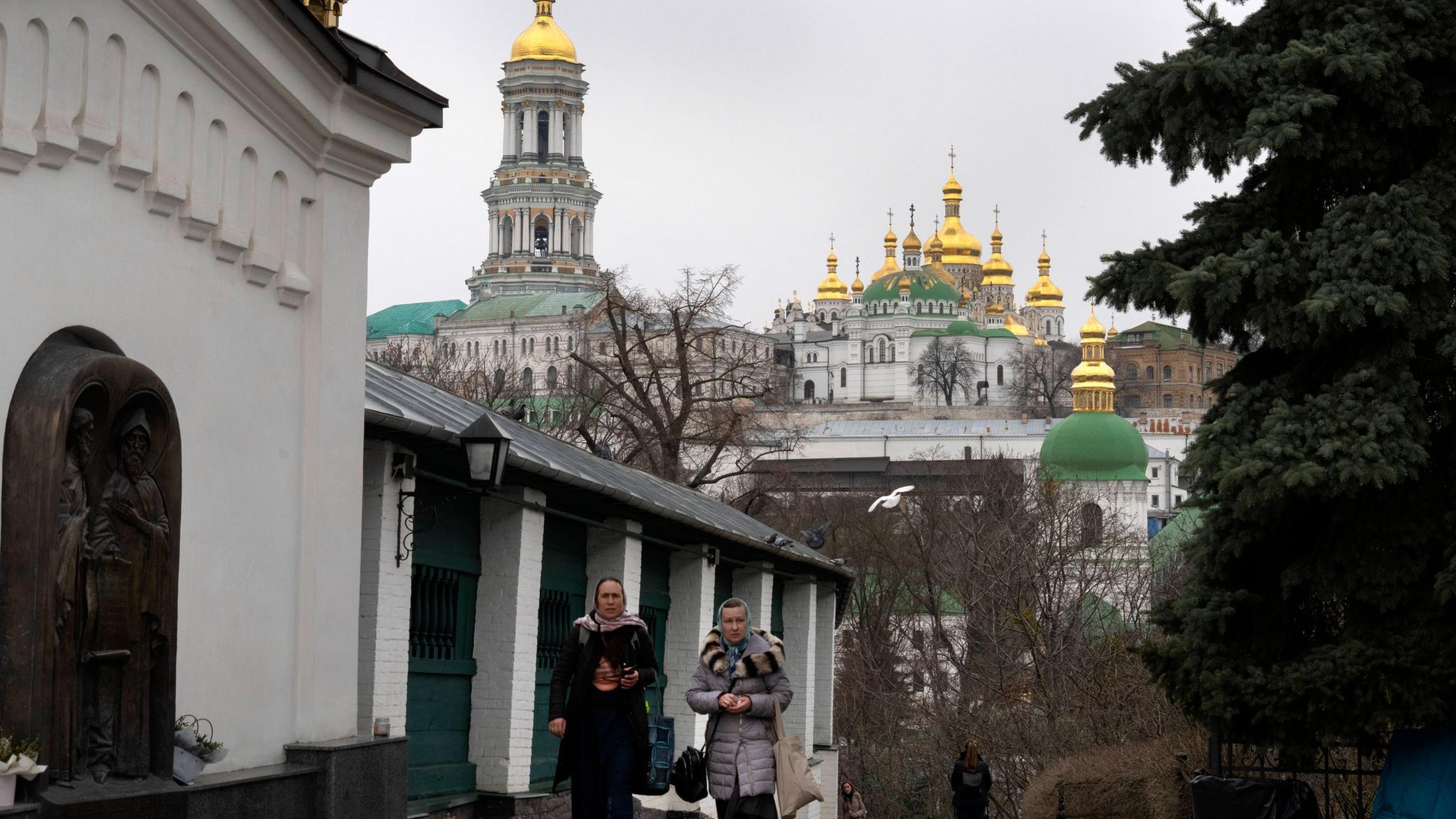 Selenskyj setzt Verbot f&uuml;r moskautreue Kirche in Kraft