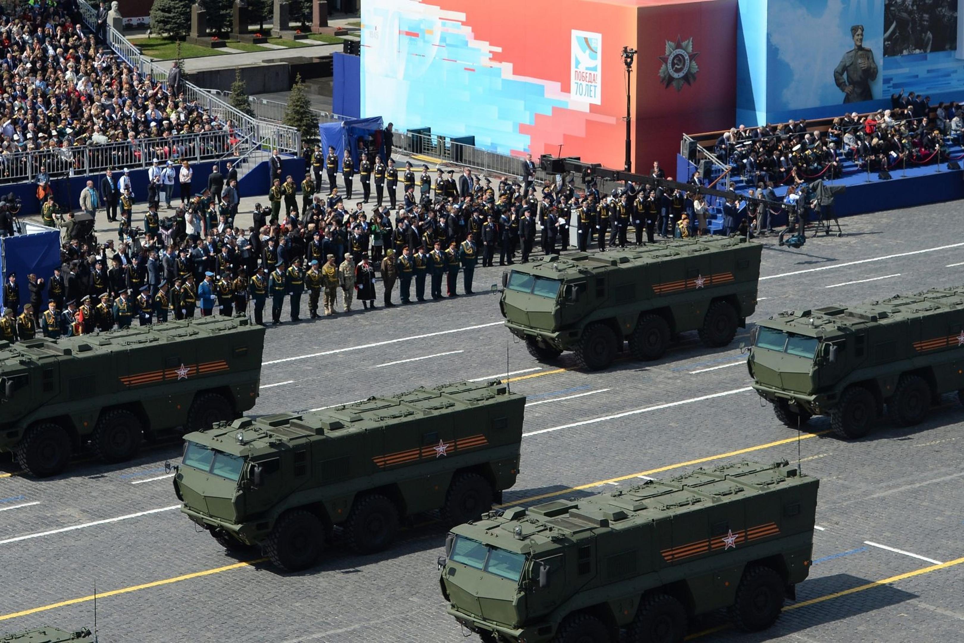 Kurzstrecken-Raketensysteme Iskander/SS-26 Stone fahren während der Parade zum Tag des Sieges am 9. Mai 2023 auf dem Roten Platz.