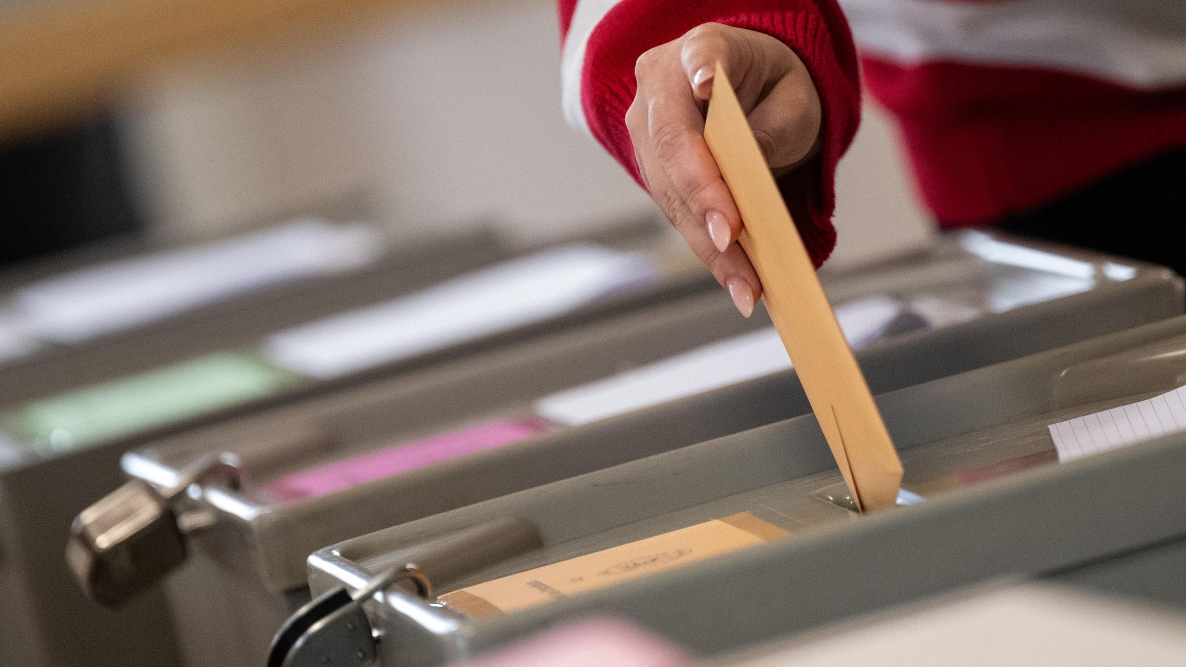 Umfrage: AfD in Th&uuml;ringen und Sachsen vorn