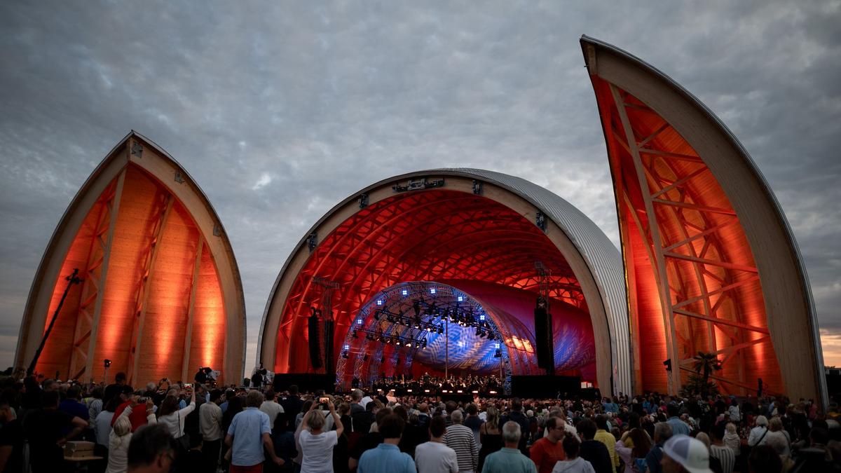 NRW-Konzert-vor-gro-er-Kulisse-Klassik-im-Luftschiffhangar
