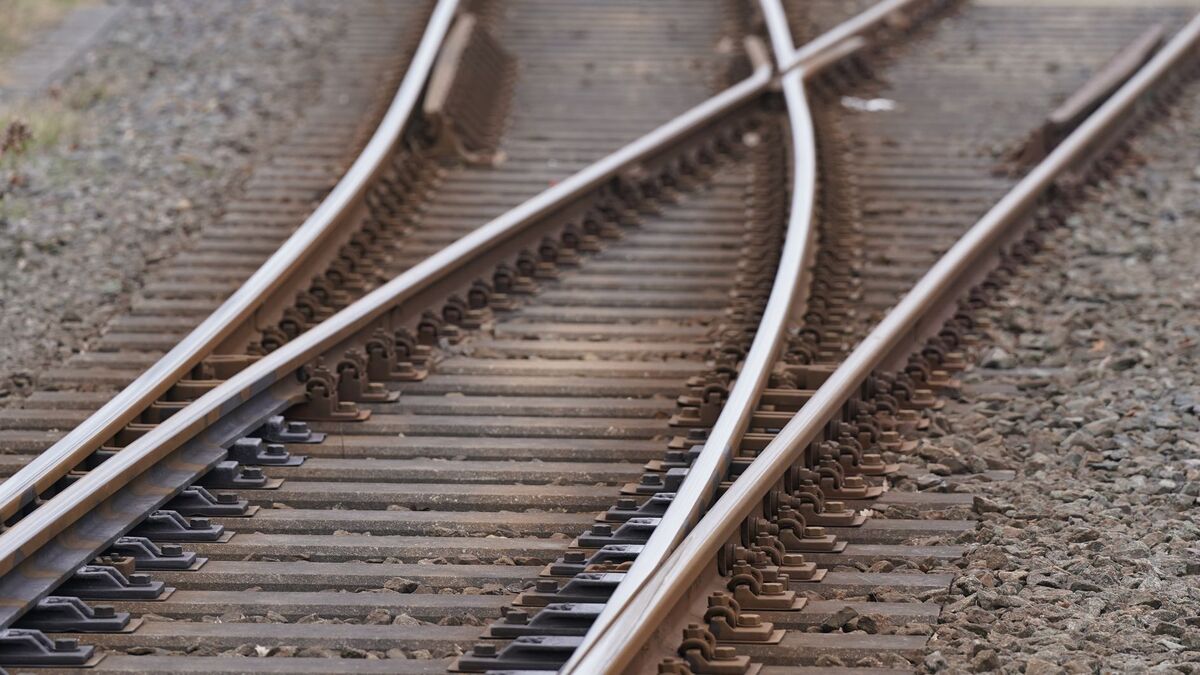 Objects on the tracks: Railway line between Herzogenrath and Aachen West ...