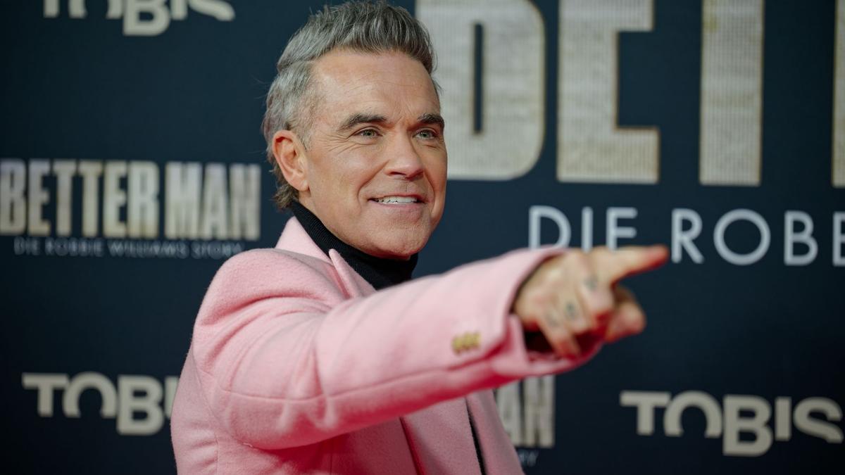 robbie-williams-feiert-better-man-premiere-in-k-ln